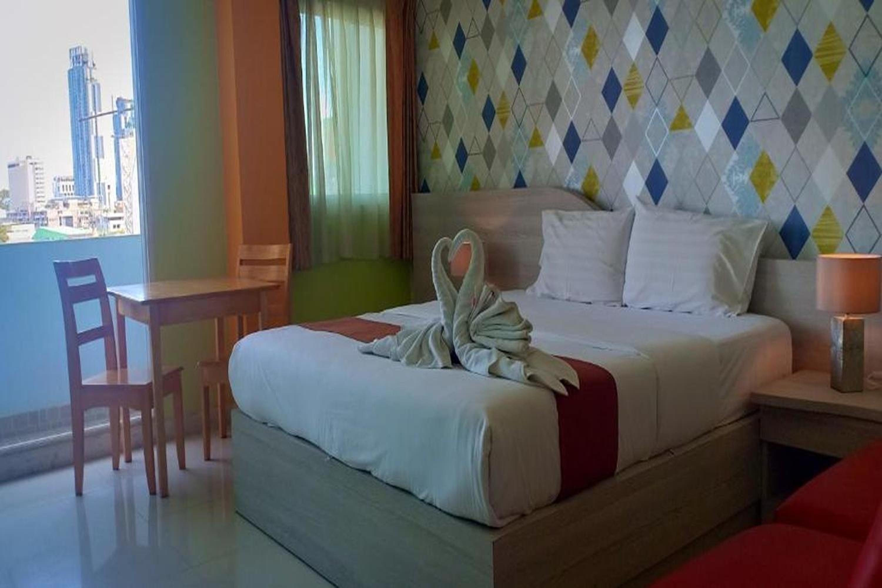 Deluxe Double Room with Balcony - Photo 23