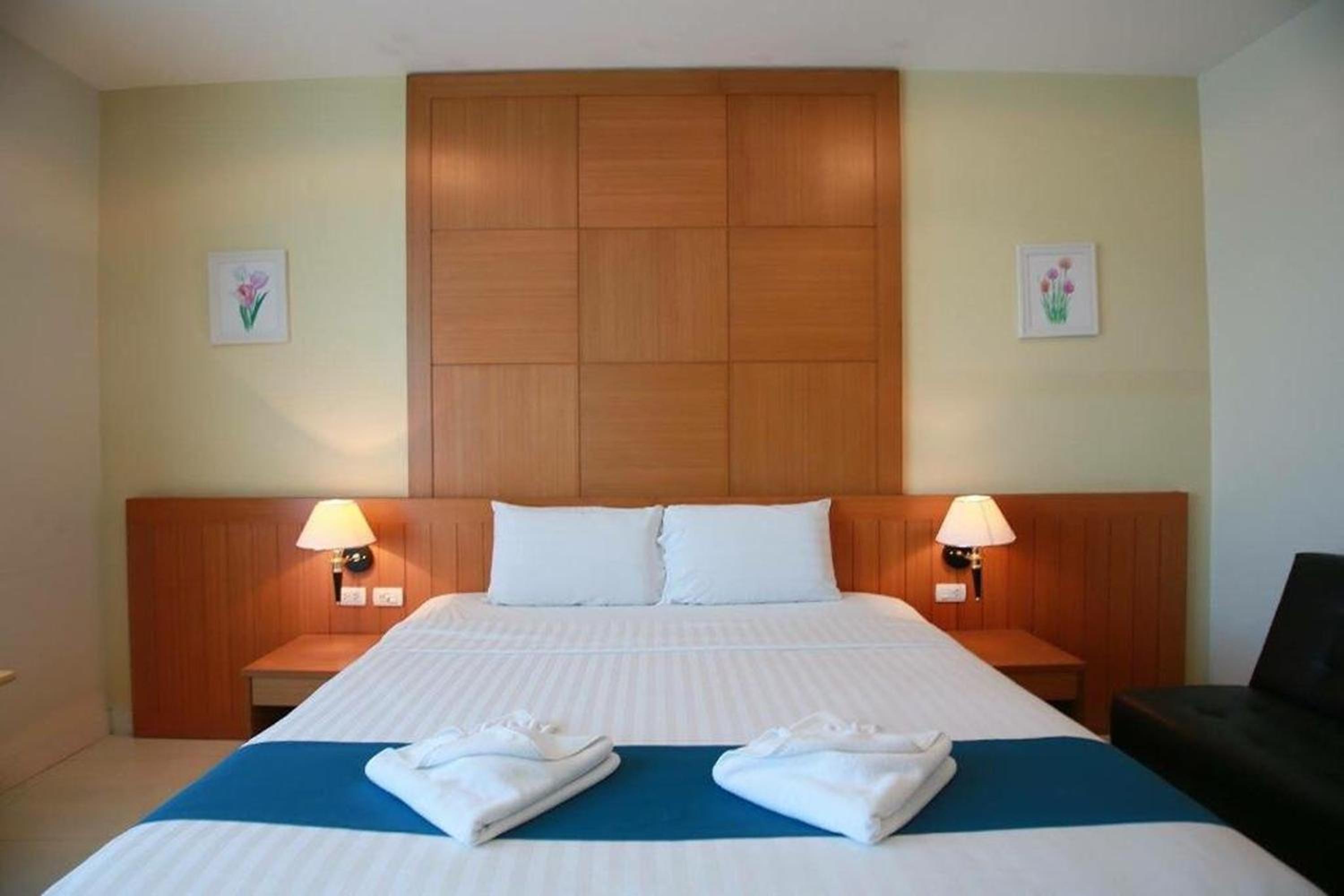 Deluxe Double Room with Balcony - Photo 1