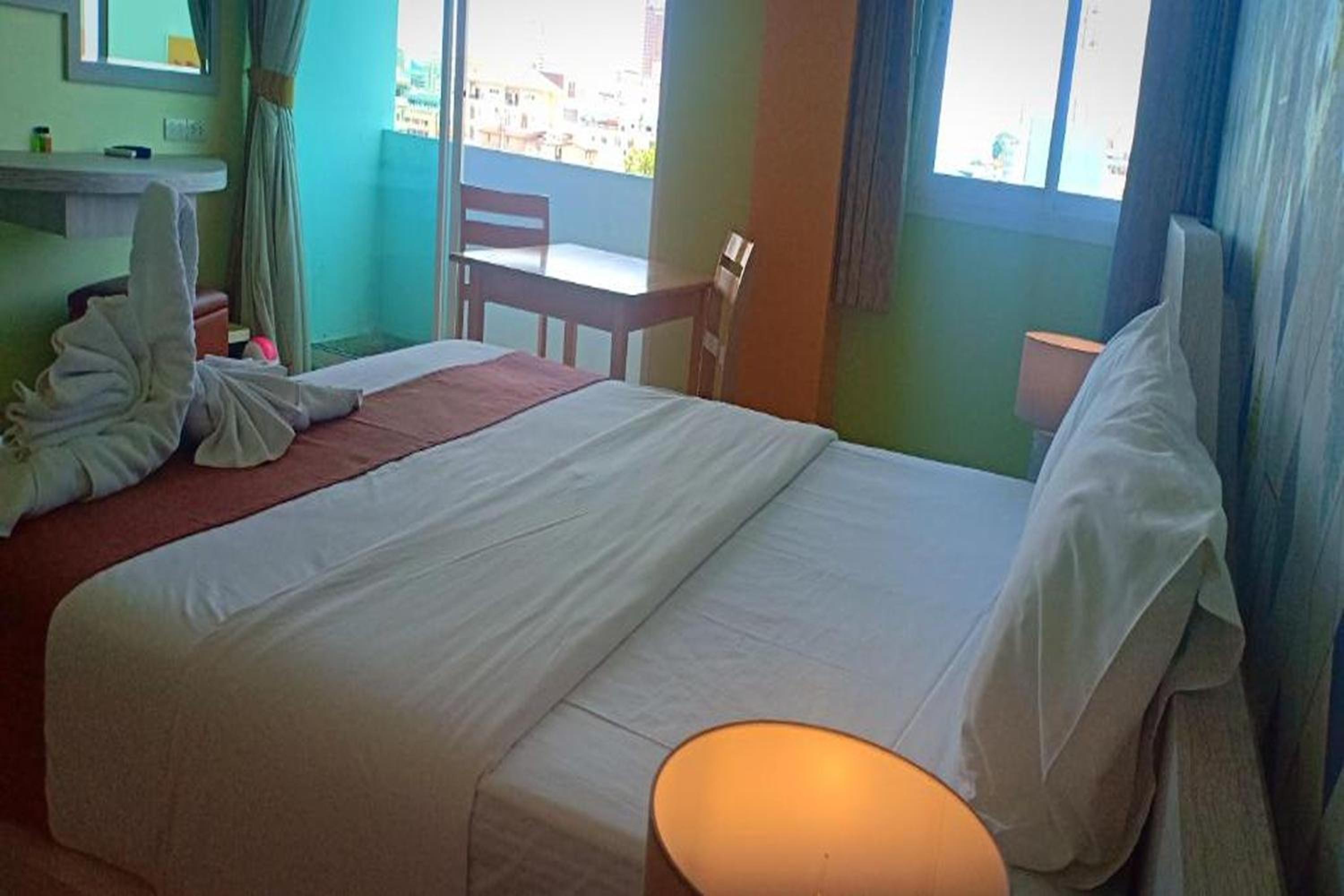 Deluxe Double Room with Balcony - Photo 20