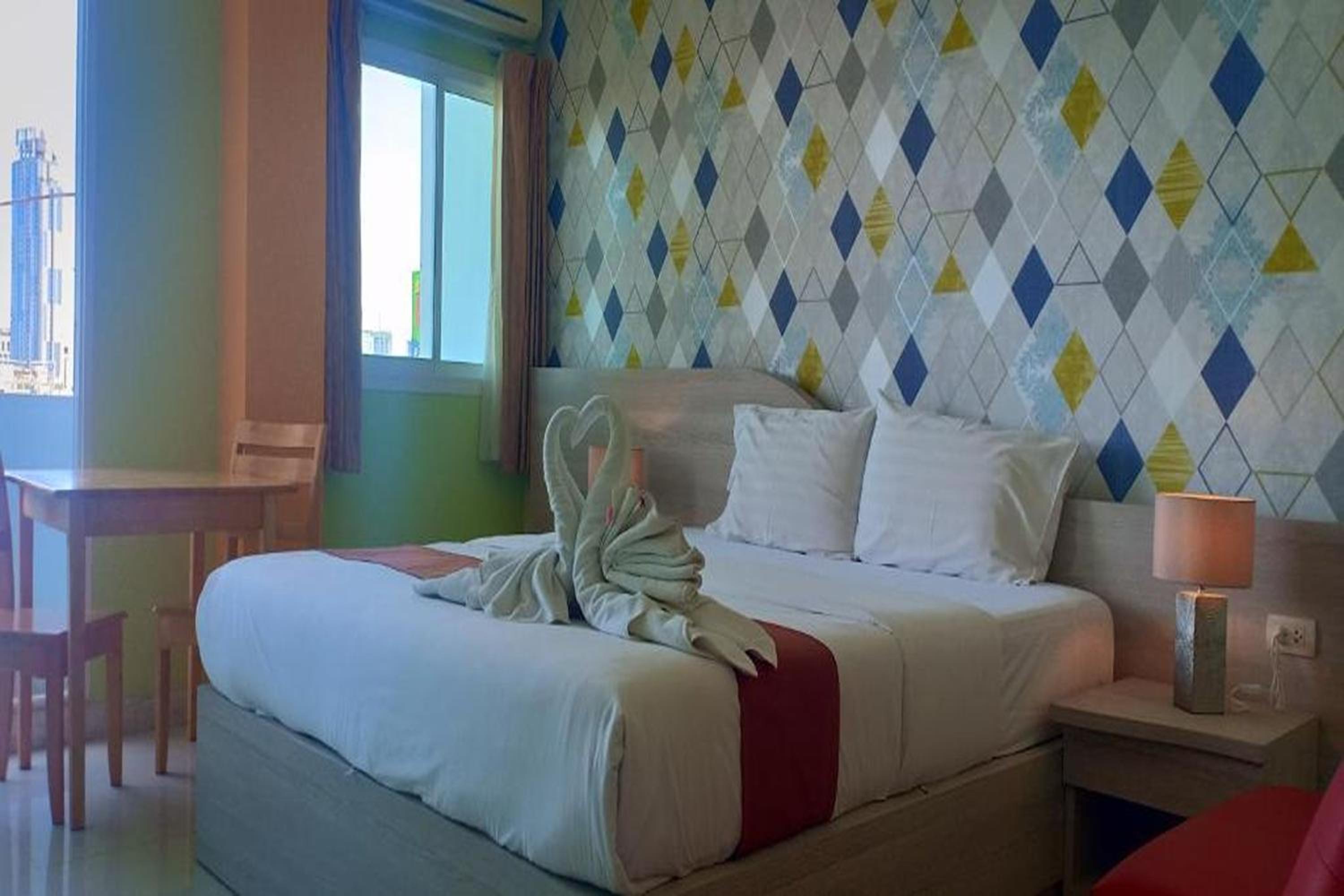Deluxe Double Room with Balcony - Photo 18