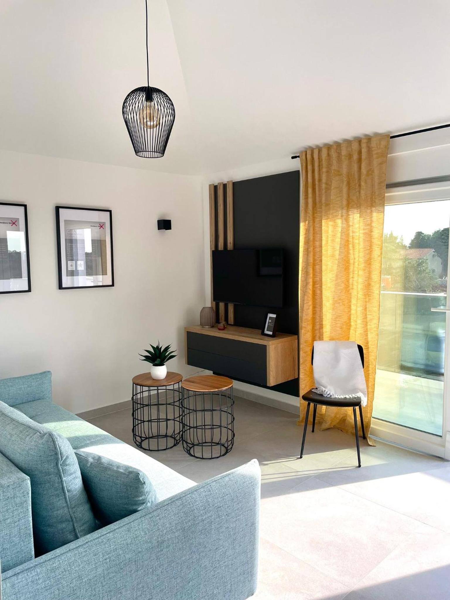 One-Bedroom Apartment with Terrace photo 1