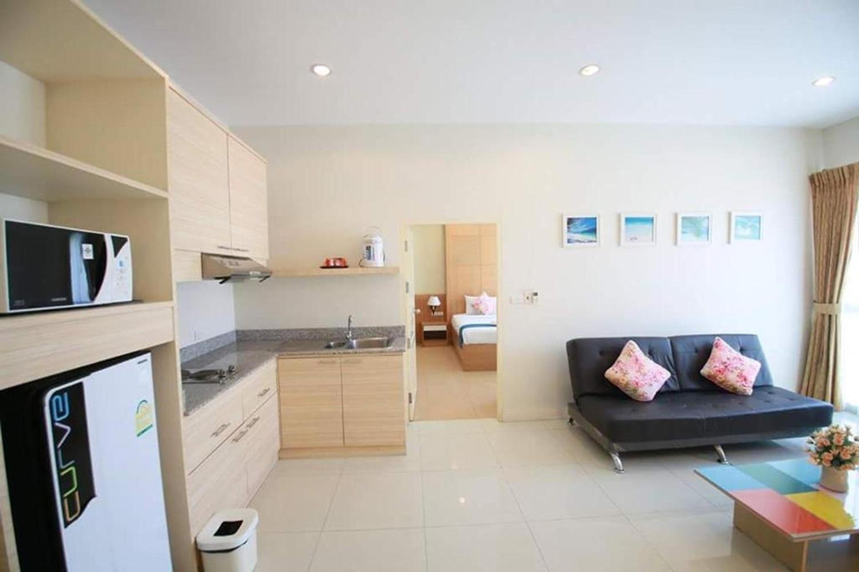 One-Bedroom Suite - Photo 2