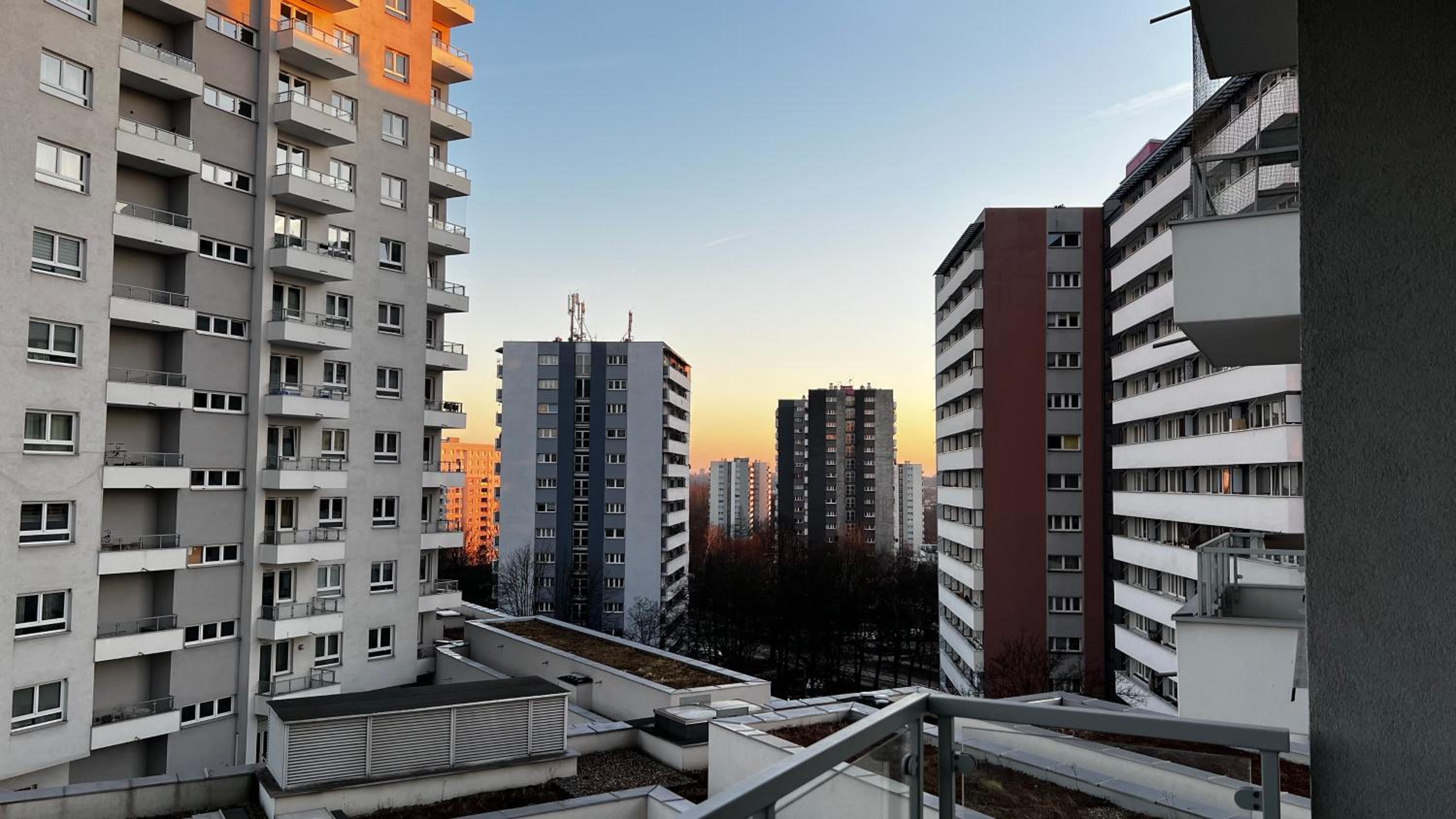 Studio Apartment With Balcony - Photo 10