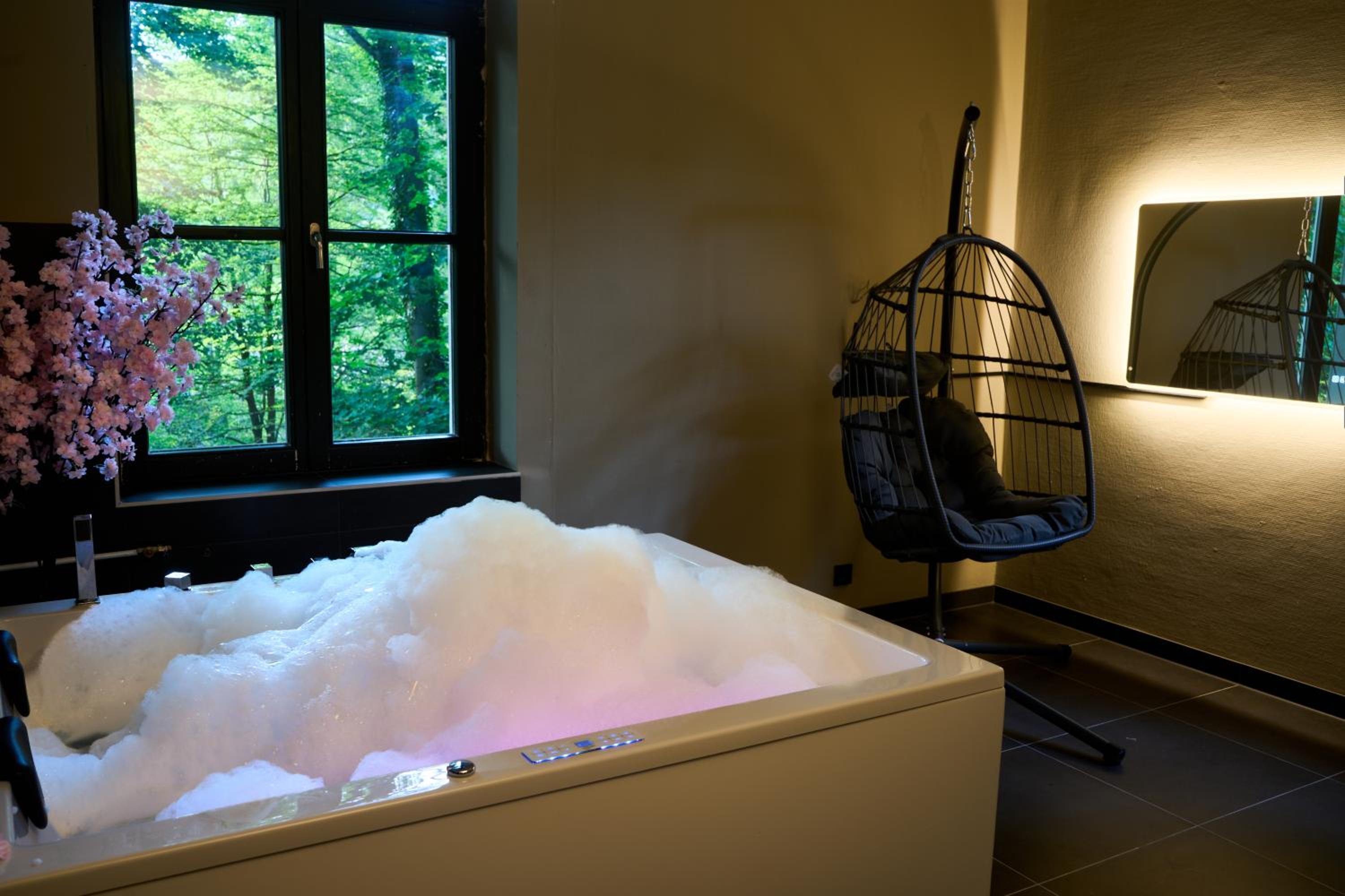 King Suite with Spa Bath photo 2