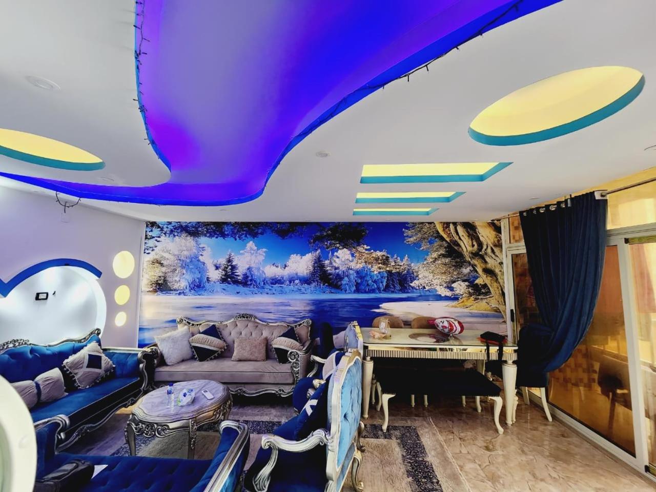 Three-Bedroom Apartment with Sea View - Photo 16
