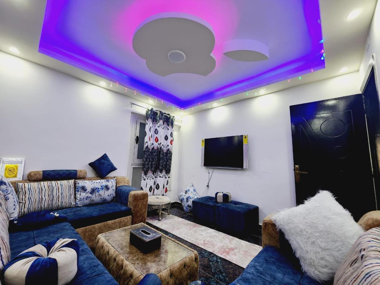 Three-Bedroom Apartment with Sea View - Photo 7