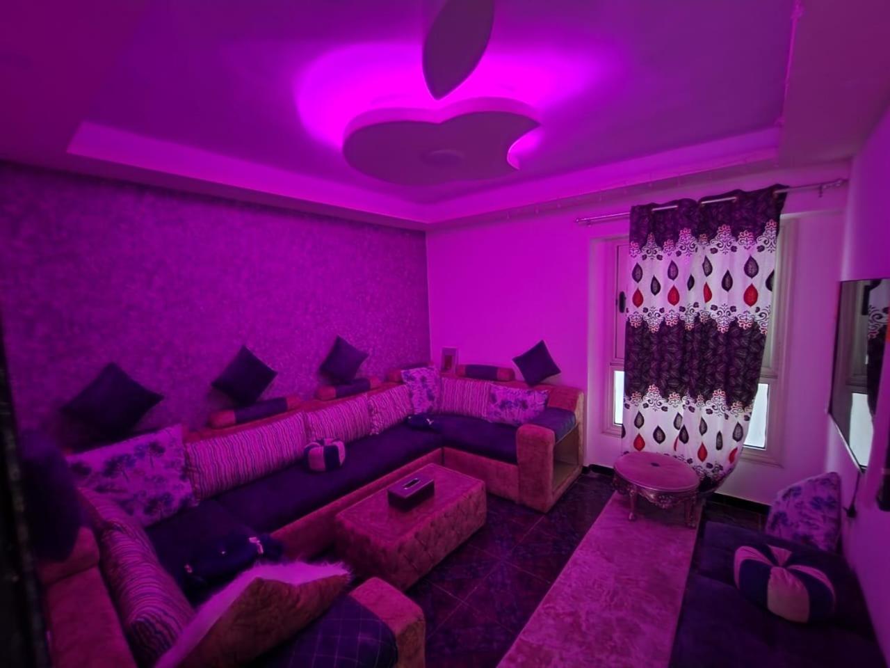 Three-Bedroom Apartment with Sea View - Photo 29