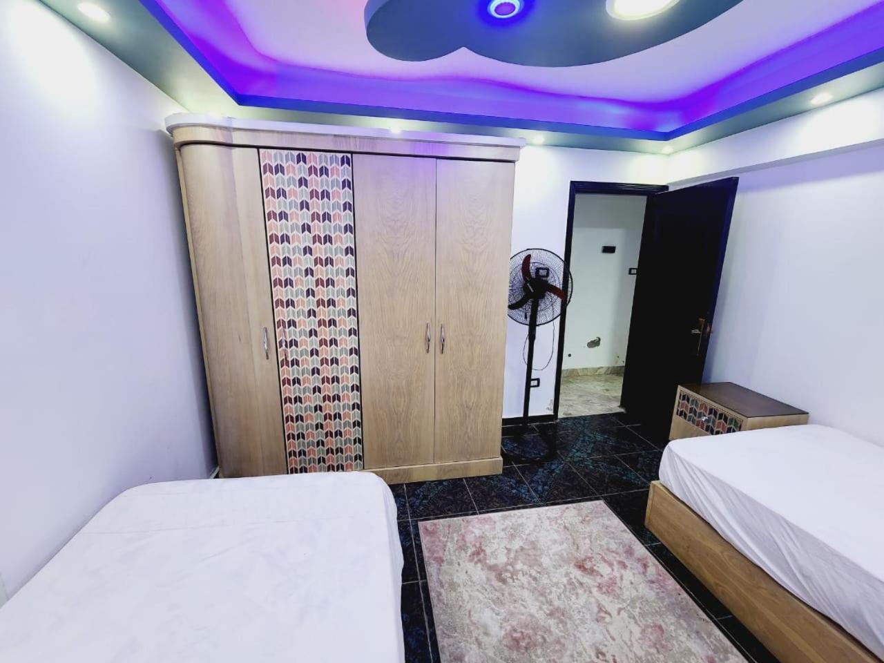 Three-Bedroom Apartment with Sea View - Photo 34