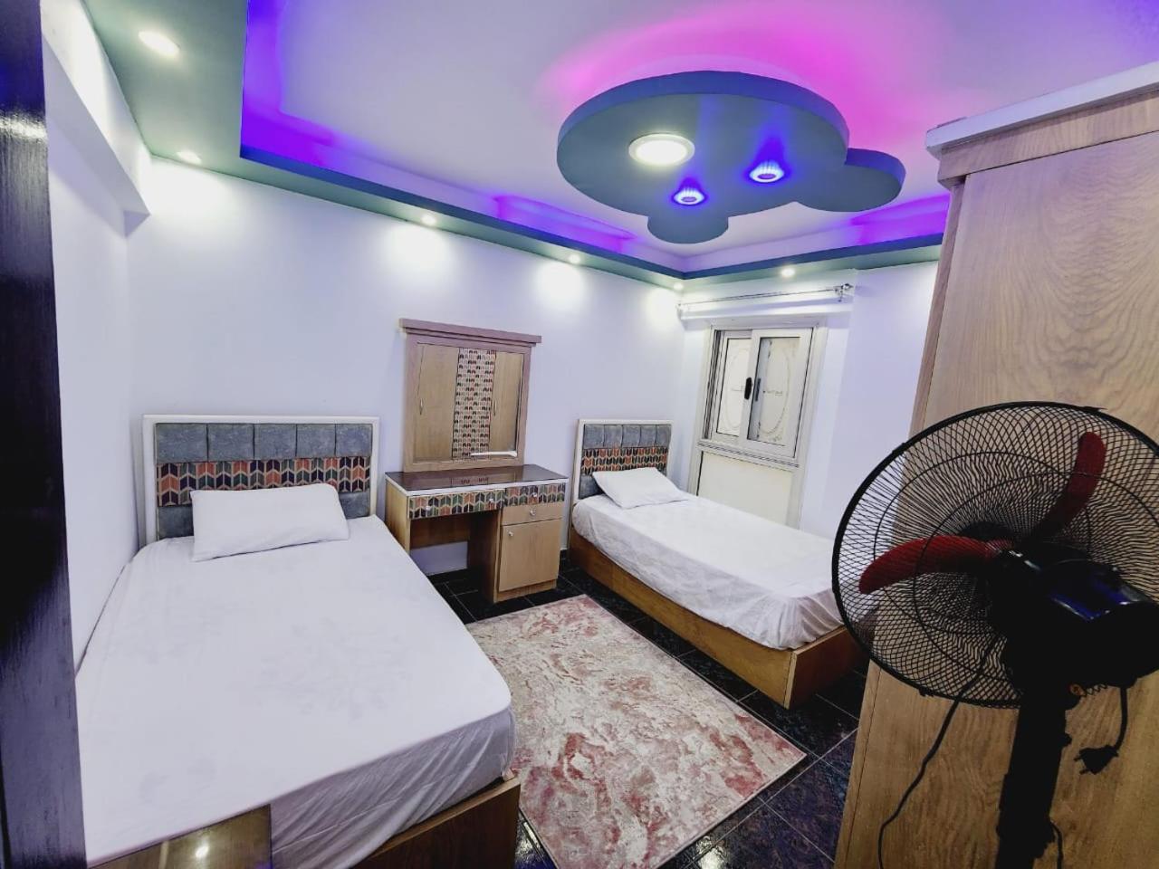 Three-Bedroom Apartment with Sea View - Photo 35