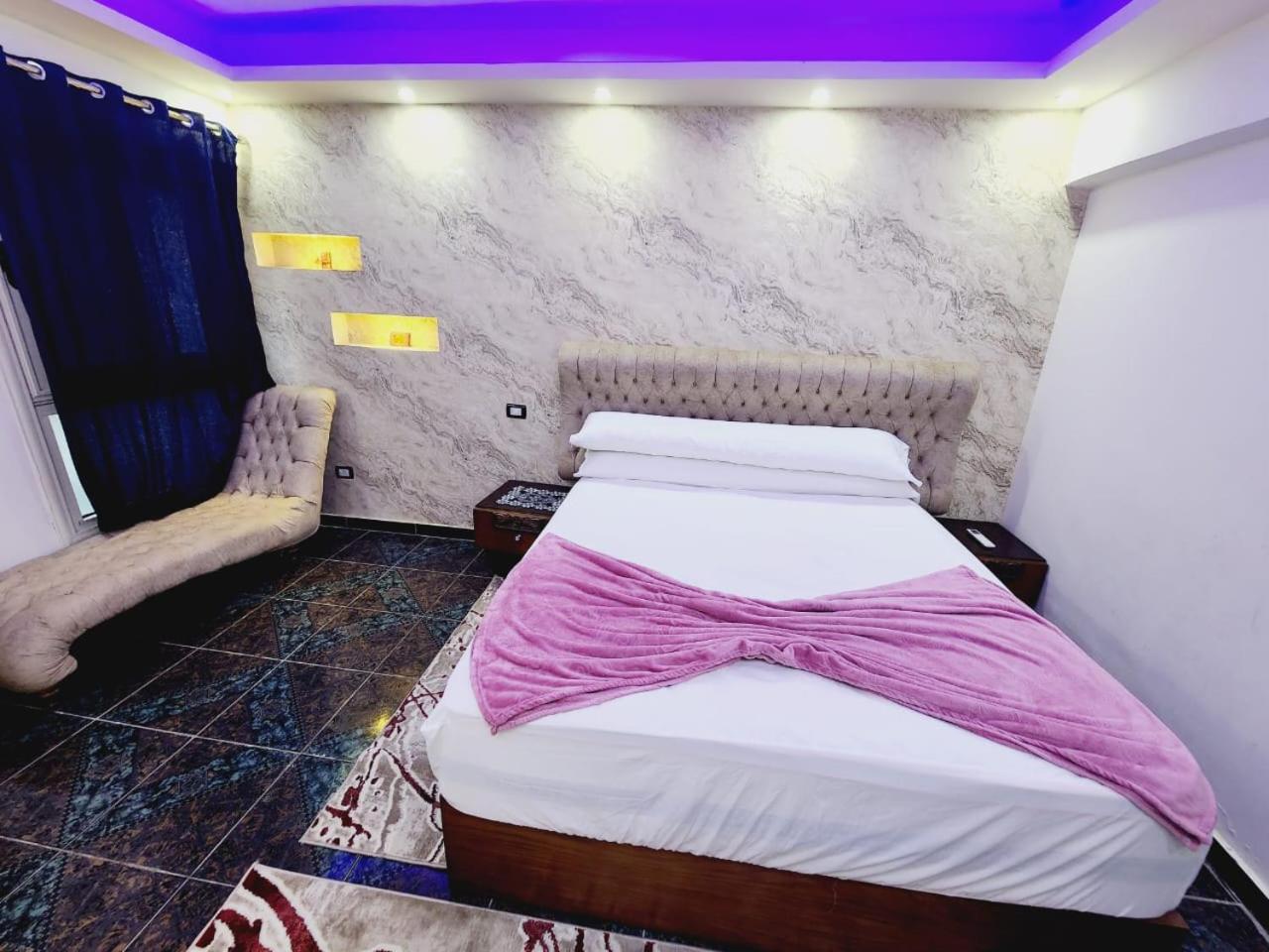 Three-Bedroom Apartment with Sea View - Photo 40