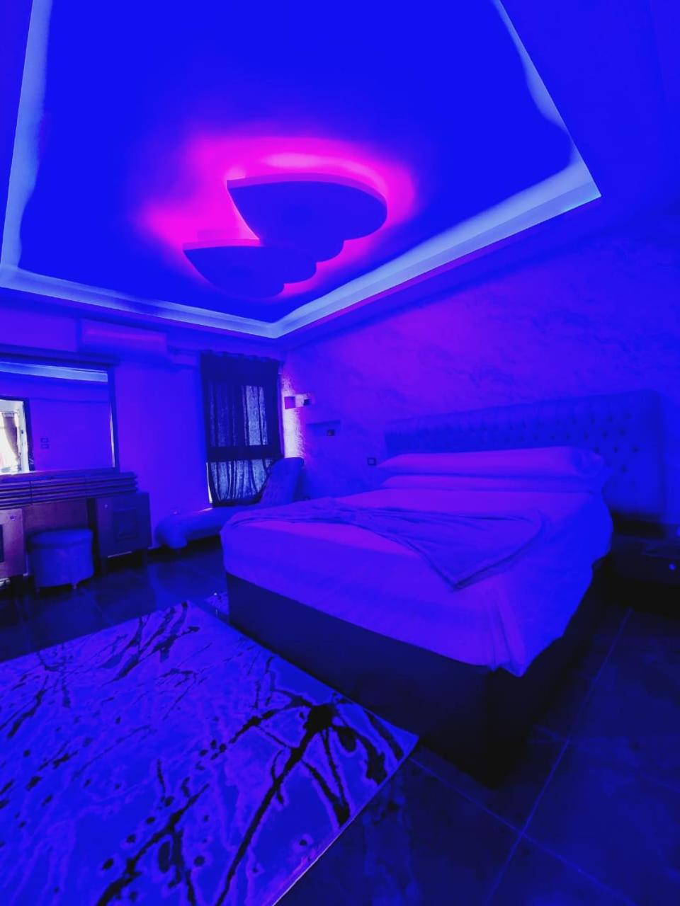 Three-Bedroom Apartment with Sea View - Photo 42