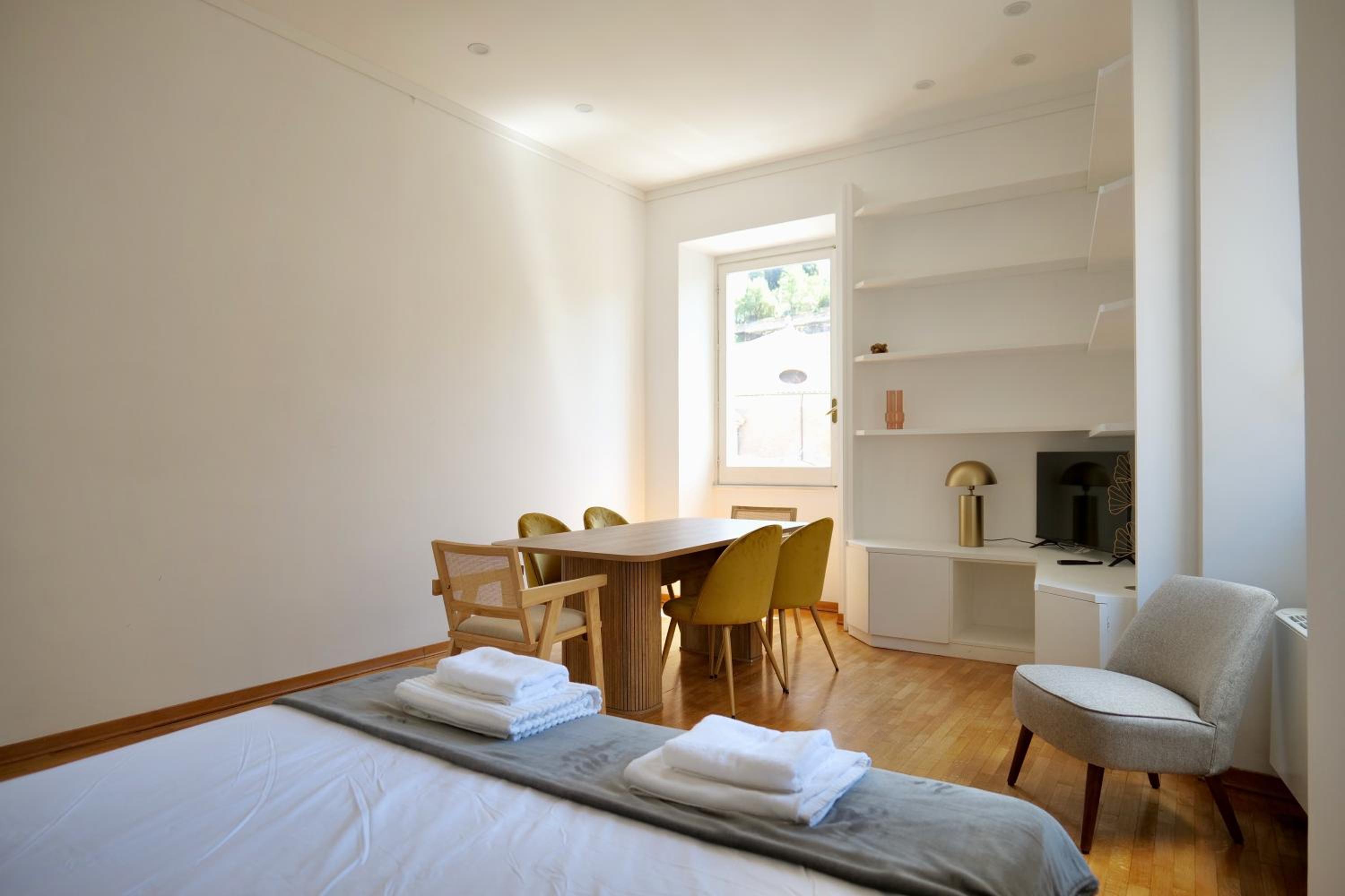 Two-Bedroom Deluxe Apartment photo 3