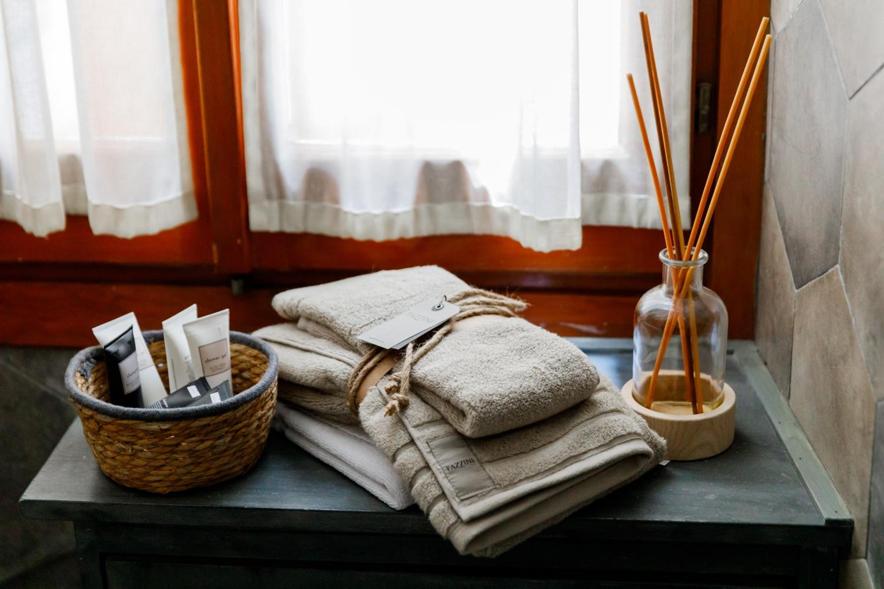 Standard Double Room - Photo 11