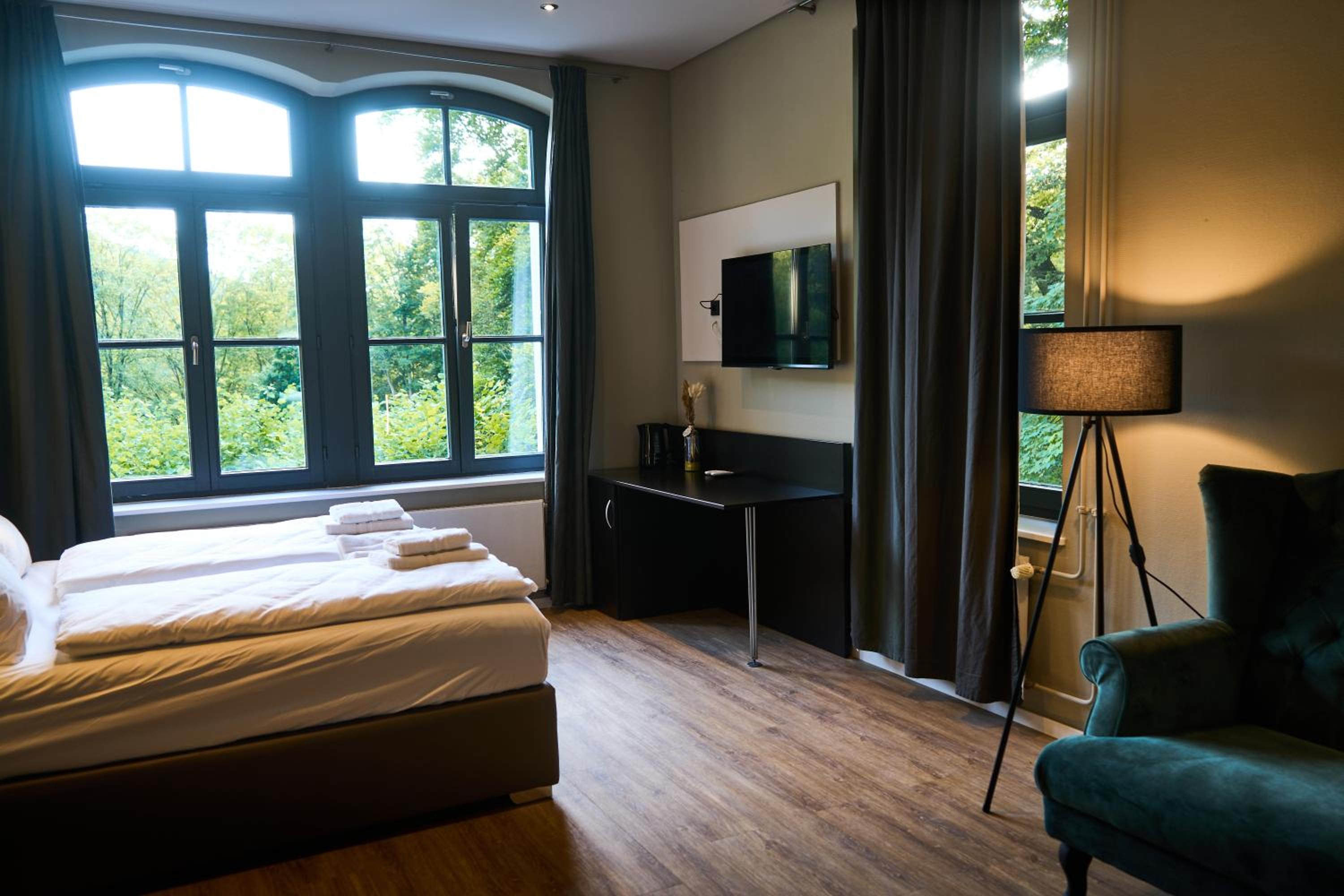 King Suite with Spa Bath photo 3