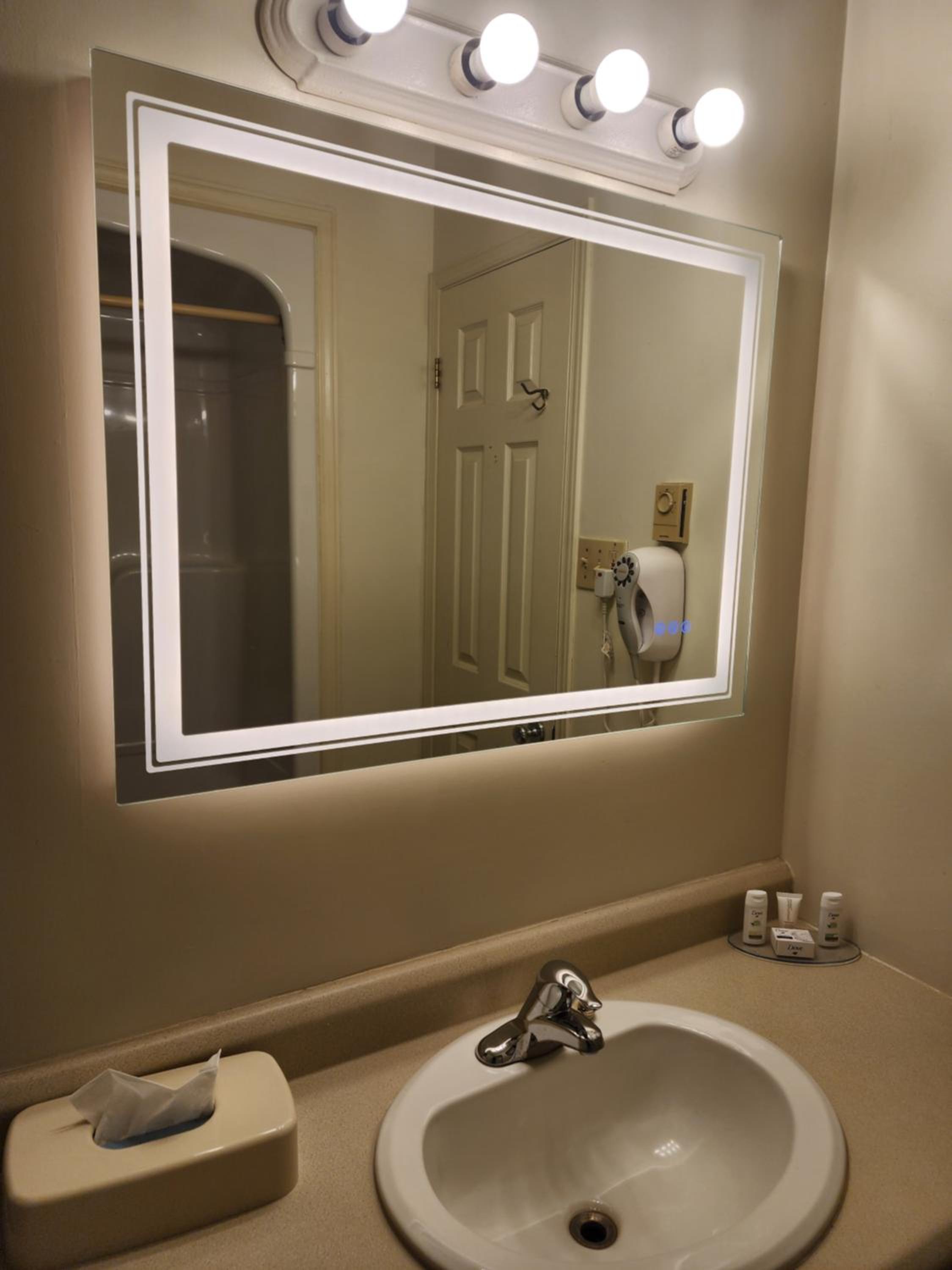 Executive King Room - Non-Smoking - Photo 6