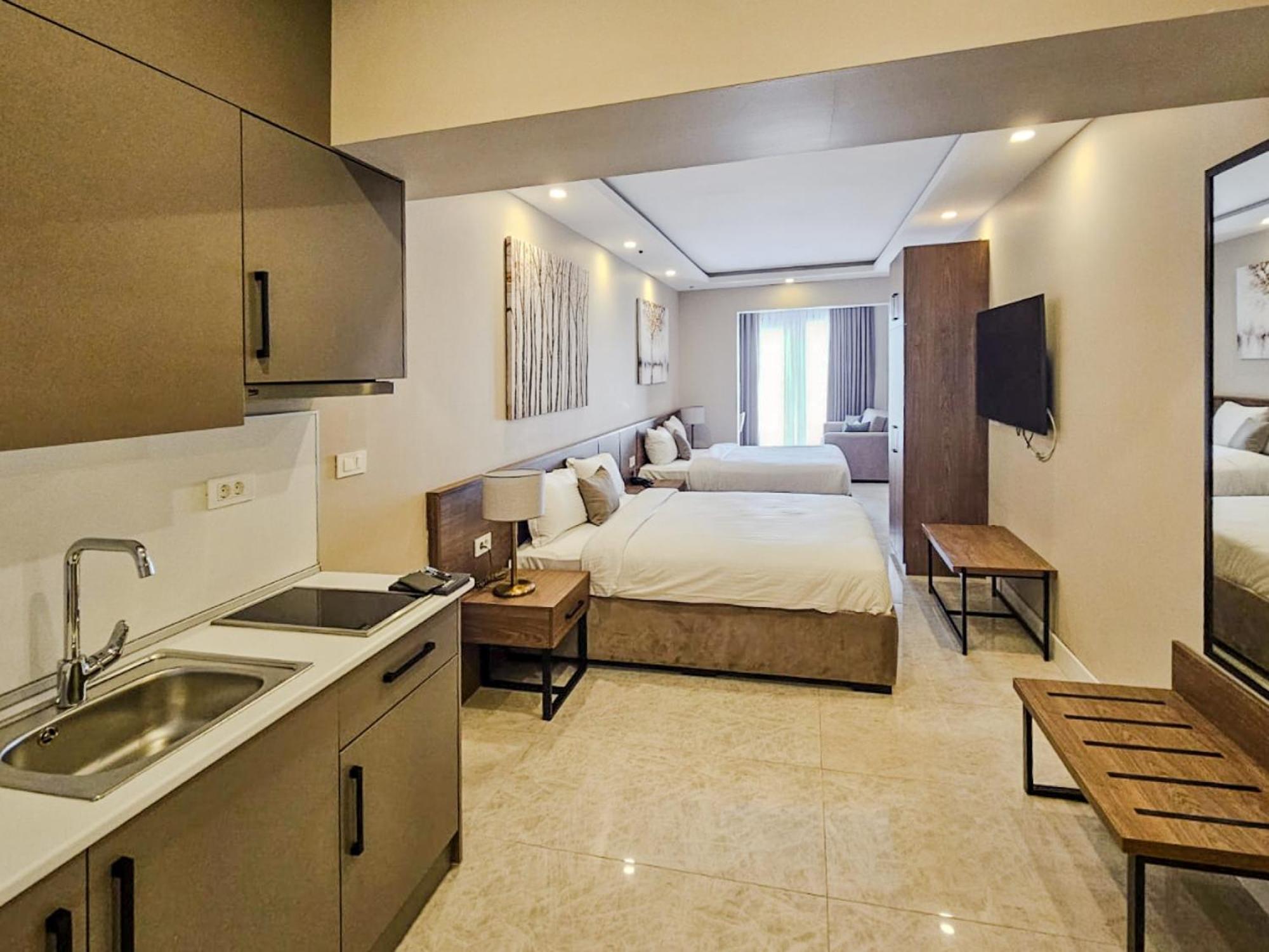 Corner Room with Seaview - Direct Access to Pool - Photo 2