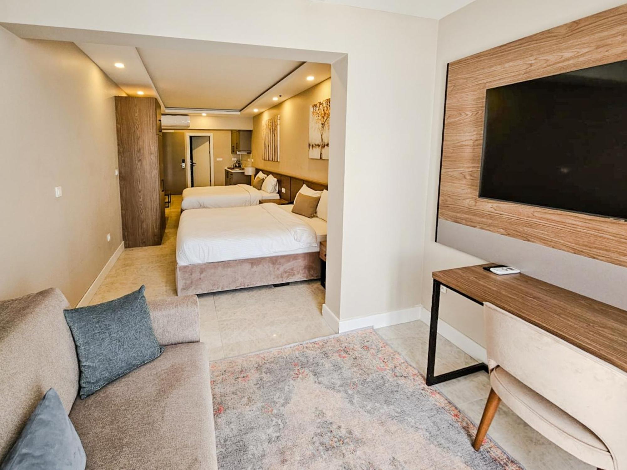 Corner Room with Seaview - Direct Access to Pool - Photo 5