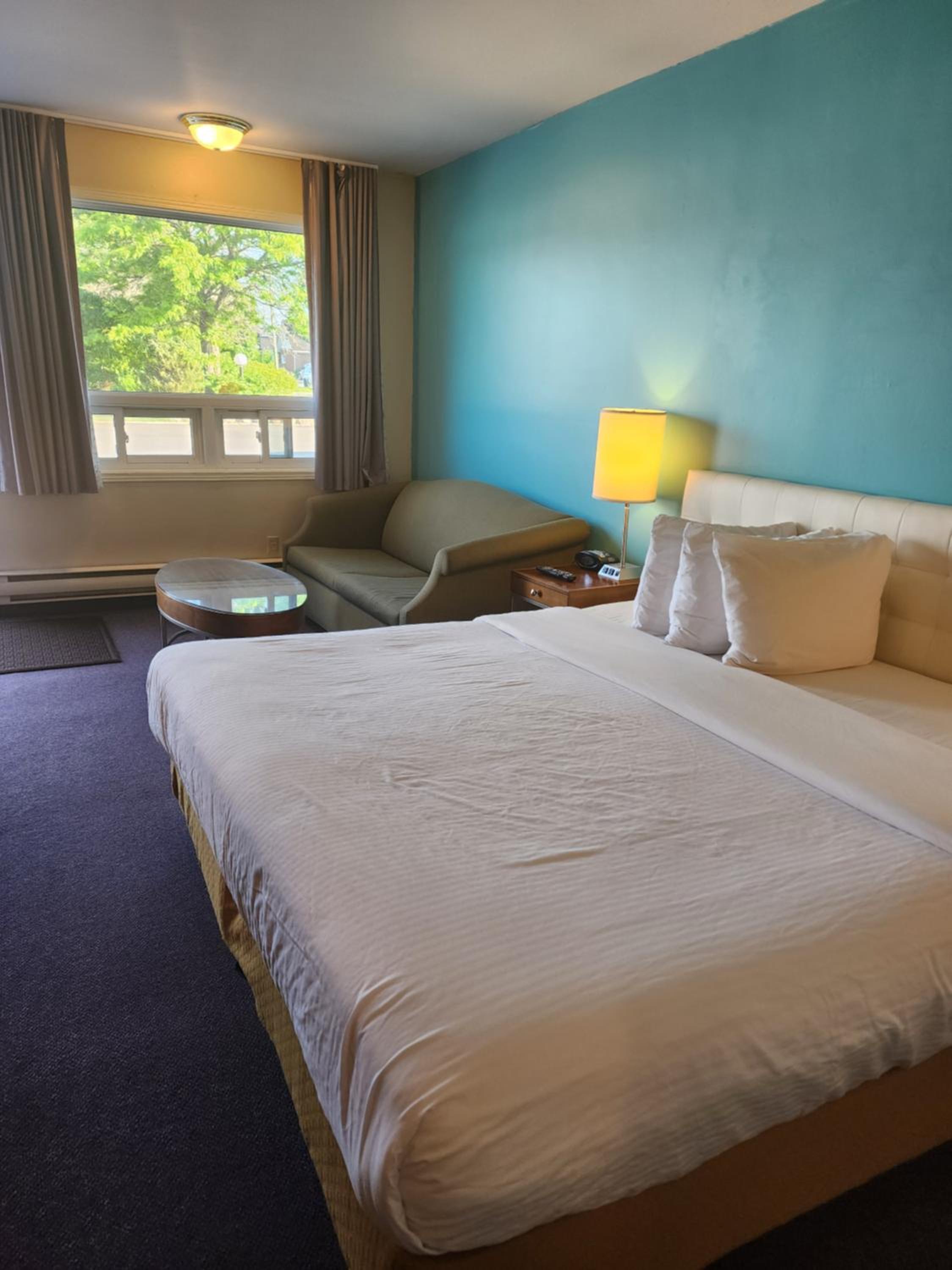 Executive King Room - Non-Smoking - Photo 4