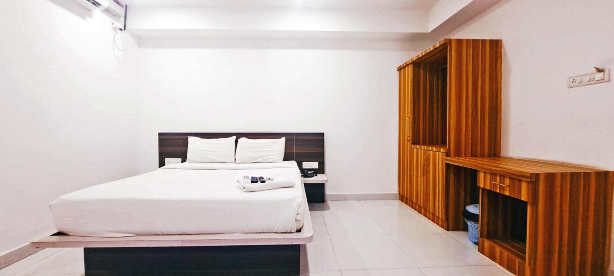 Deluxe Double Room - Photo 20