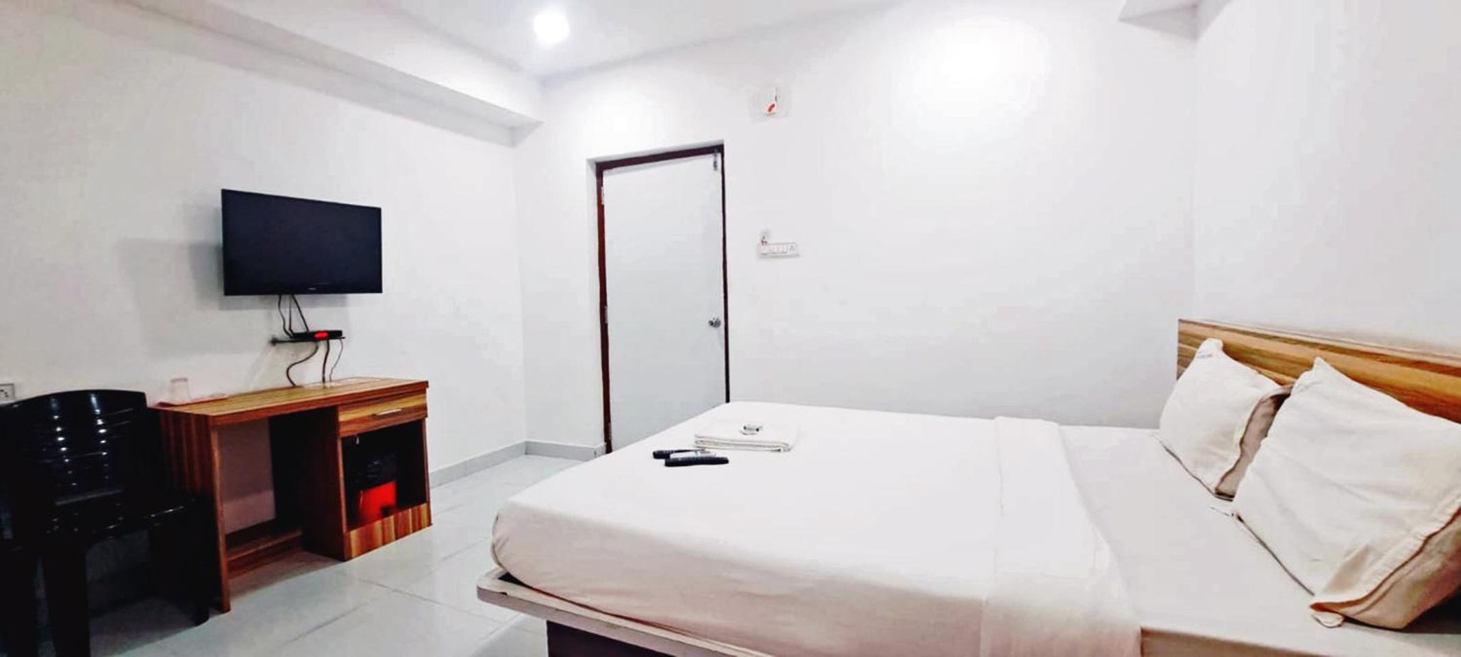 Deluxe Double Room - Photo 19