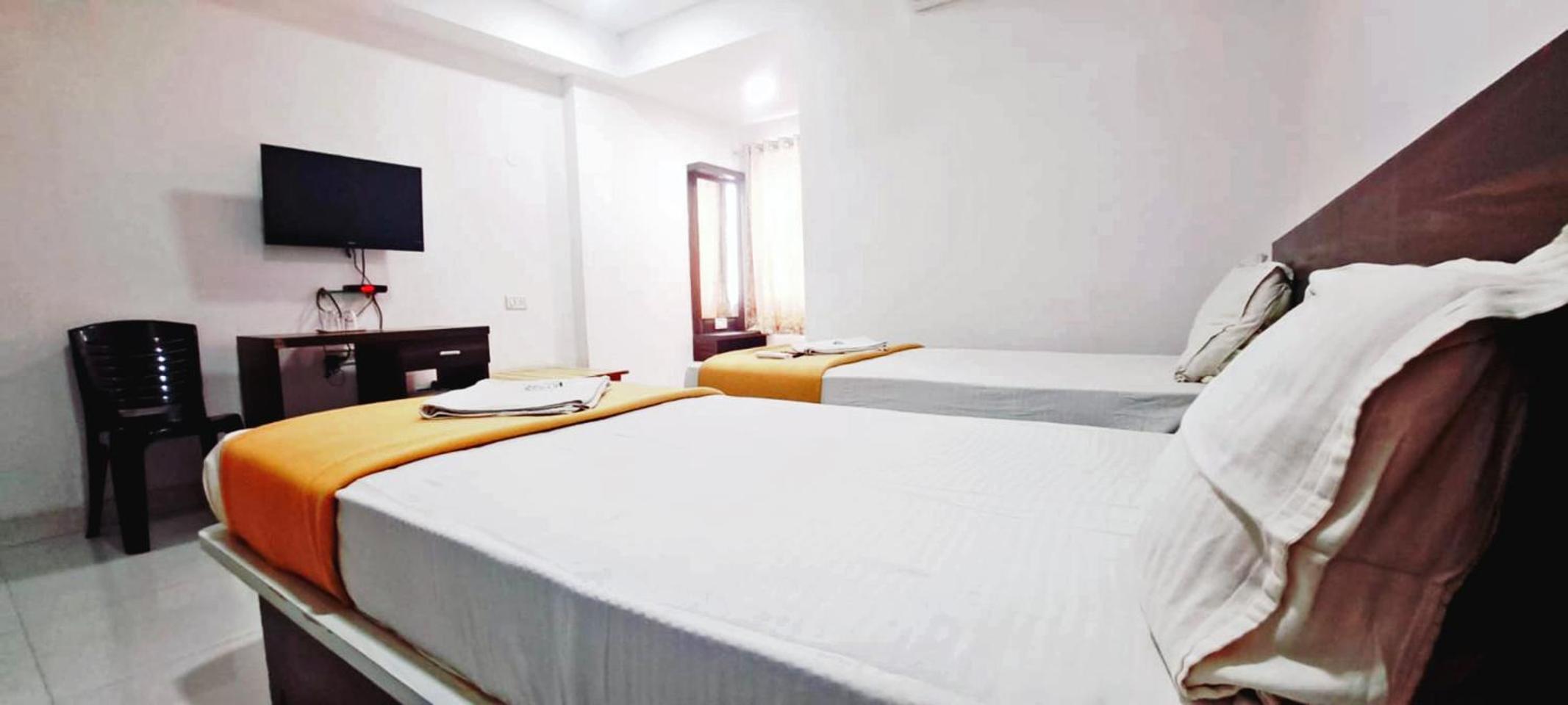 Deluxe Double Room - Photo 13