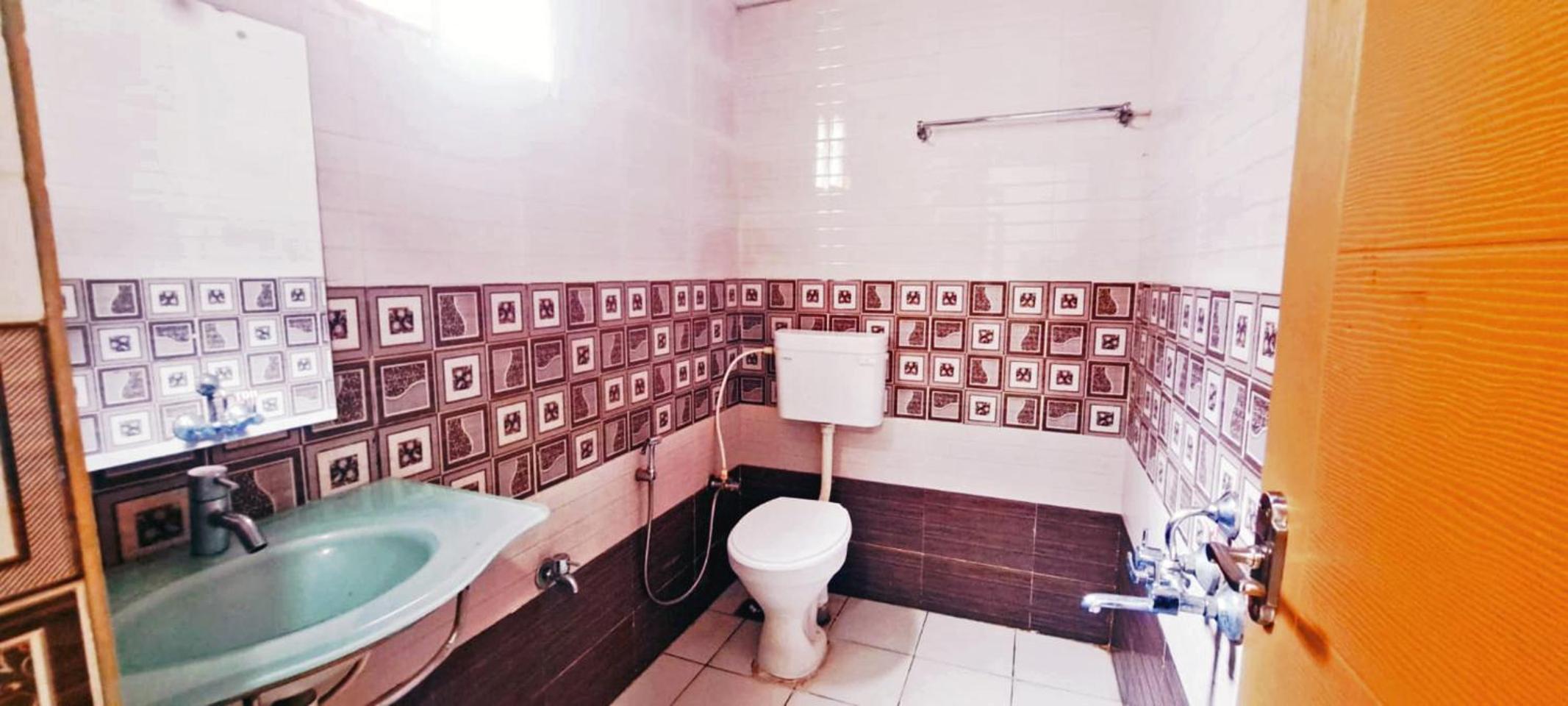Standard Double Room with Fan - Photo 13
