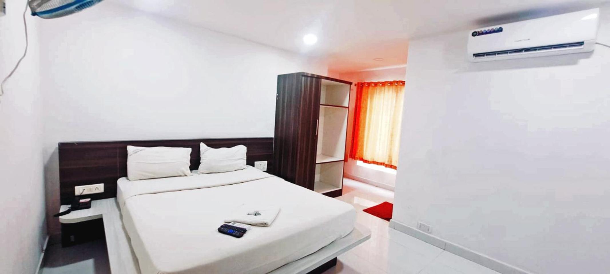 Deluxe Double Room - Photo 11