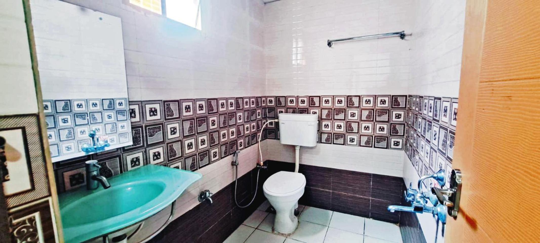 Standard Double Room with Fan - Photo 12