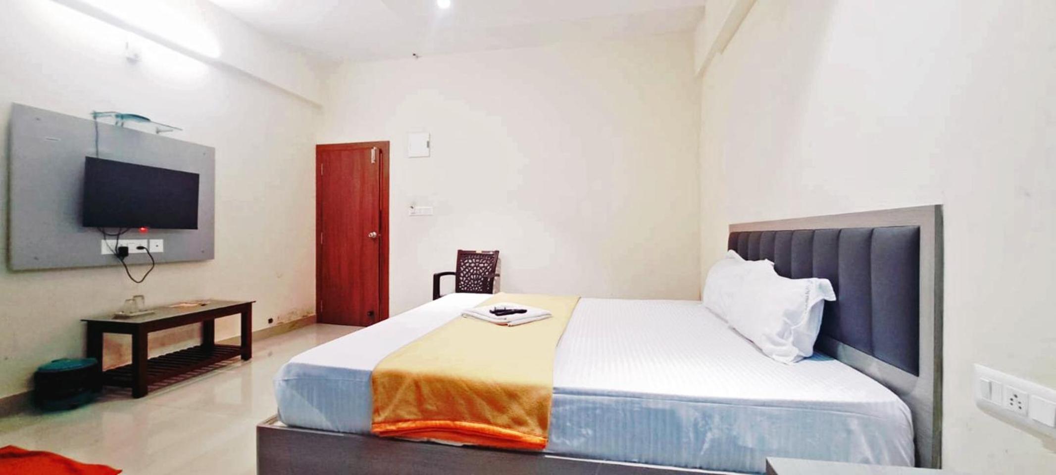 Deluxe Double Room - Photo 9