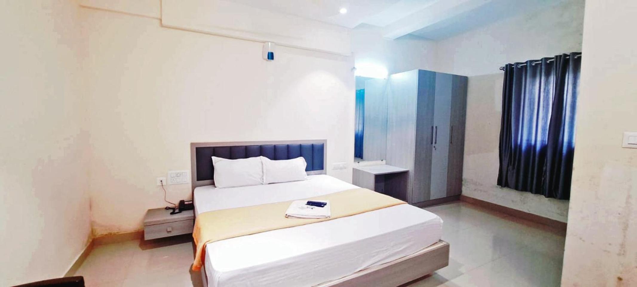 Standard Double Room with Fan - Photo 11