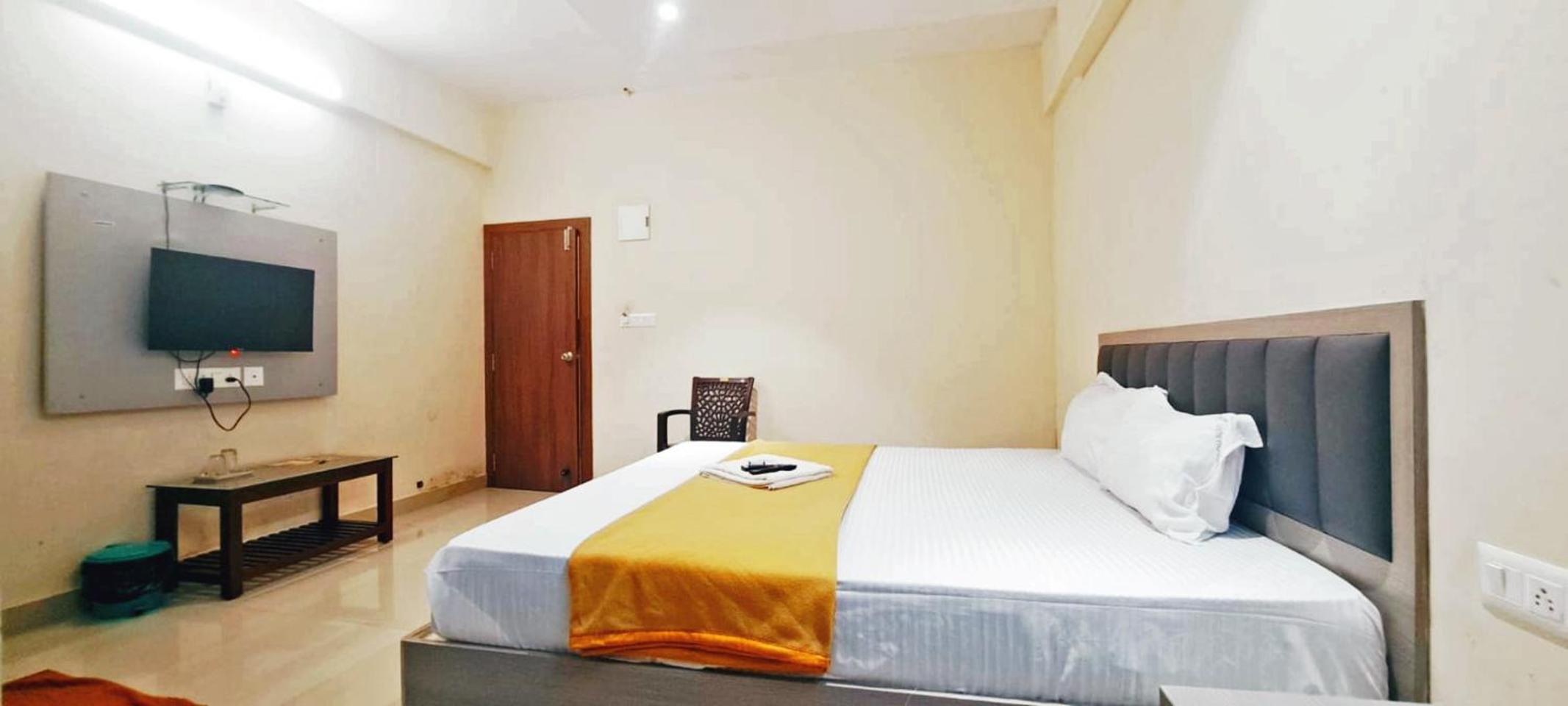 Standard Double Room with Fan - Photo 6