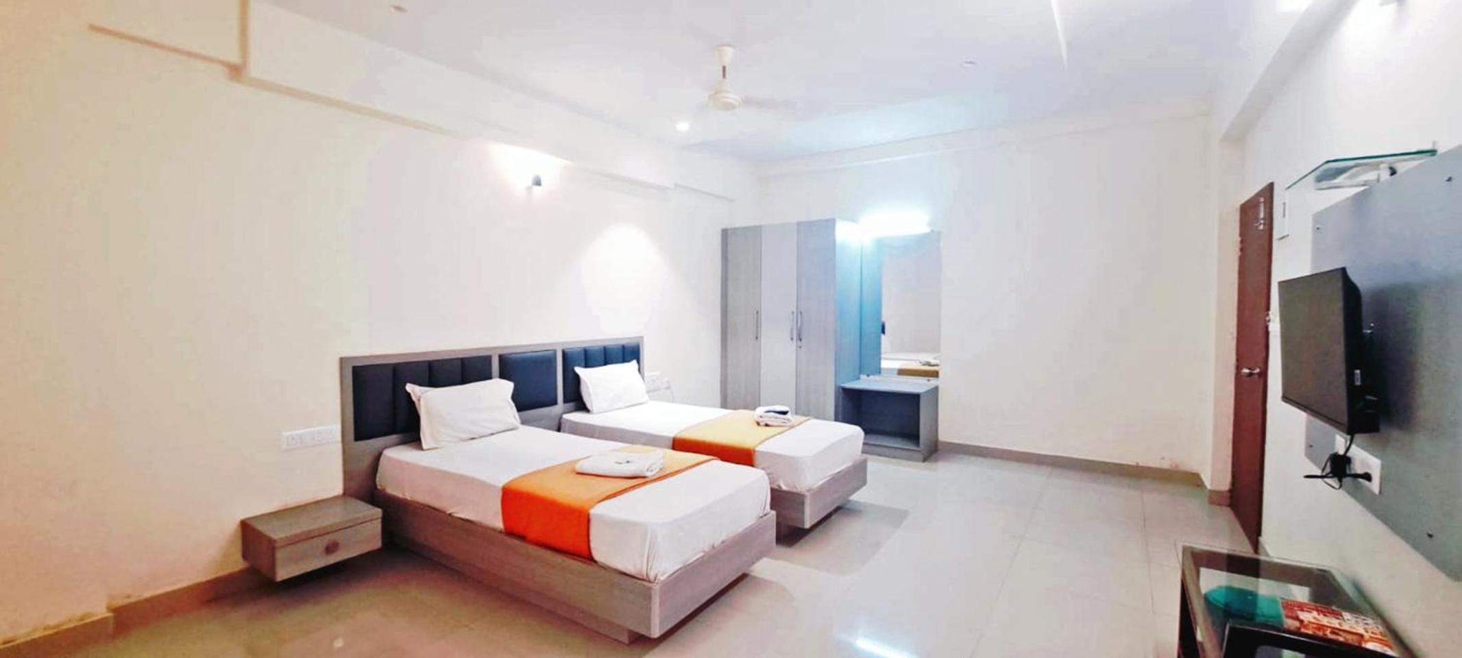 Deluxe Double Room - Photo 23