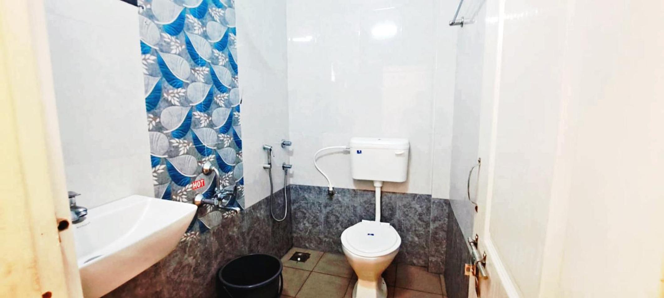 Standard Double Room with Fan - Photo 3