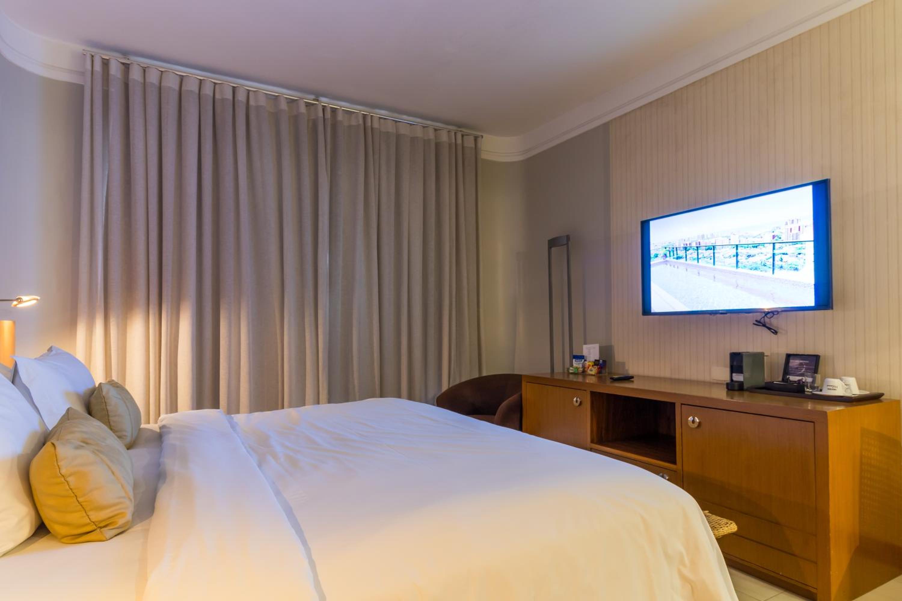 Deluxe Double Room with Balcony photo 2