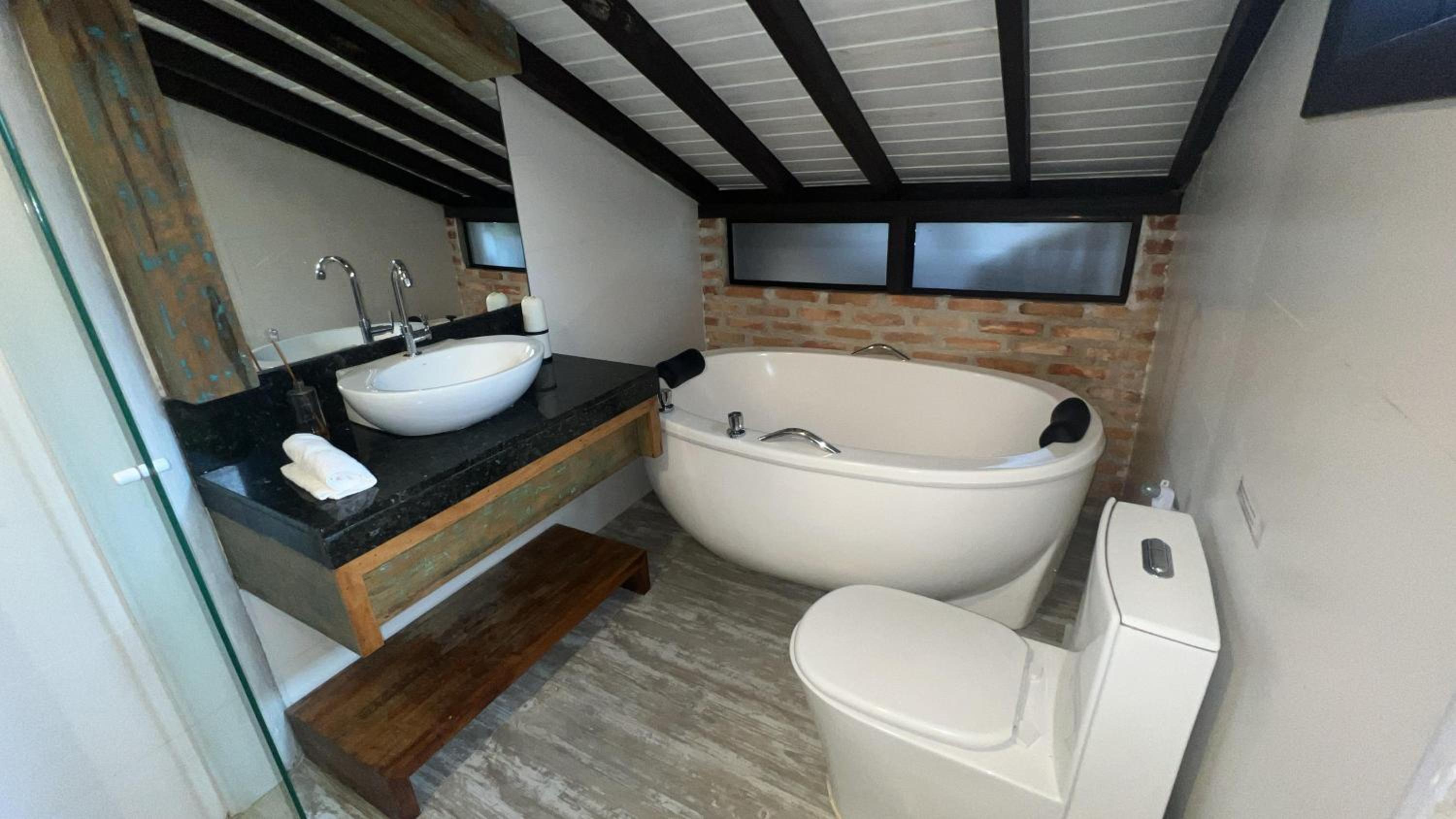 Suite with Spa Bath - Photo 37
