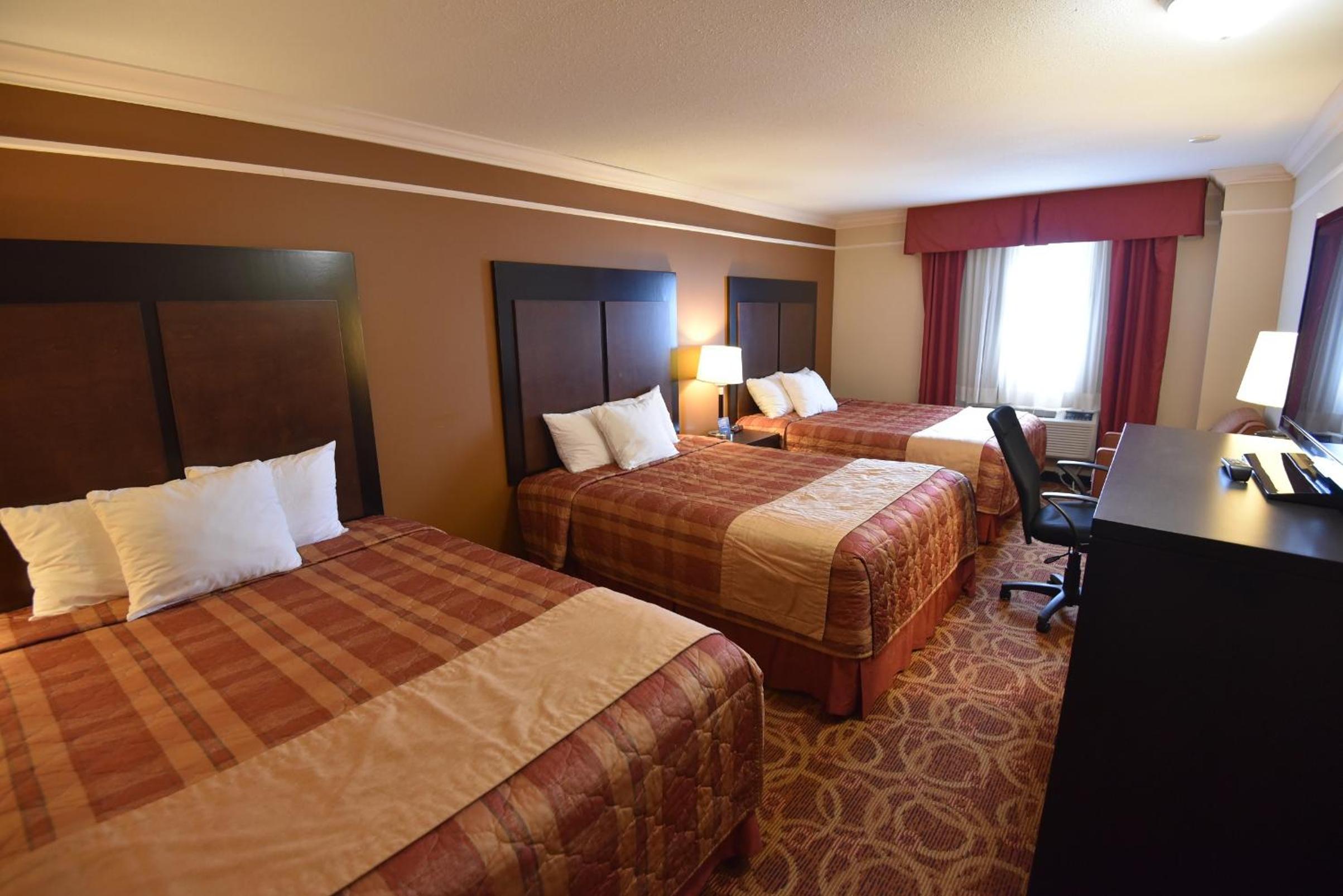 Superior Queen Room with Three Queen Beds - Non-Smoking photo 1