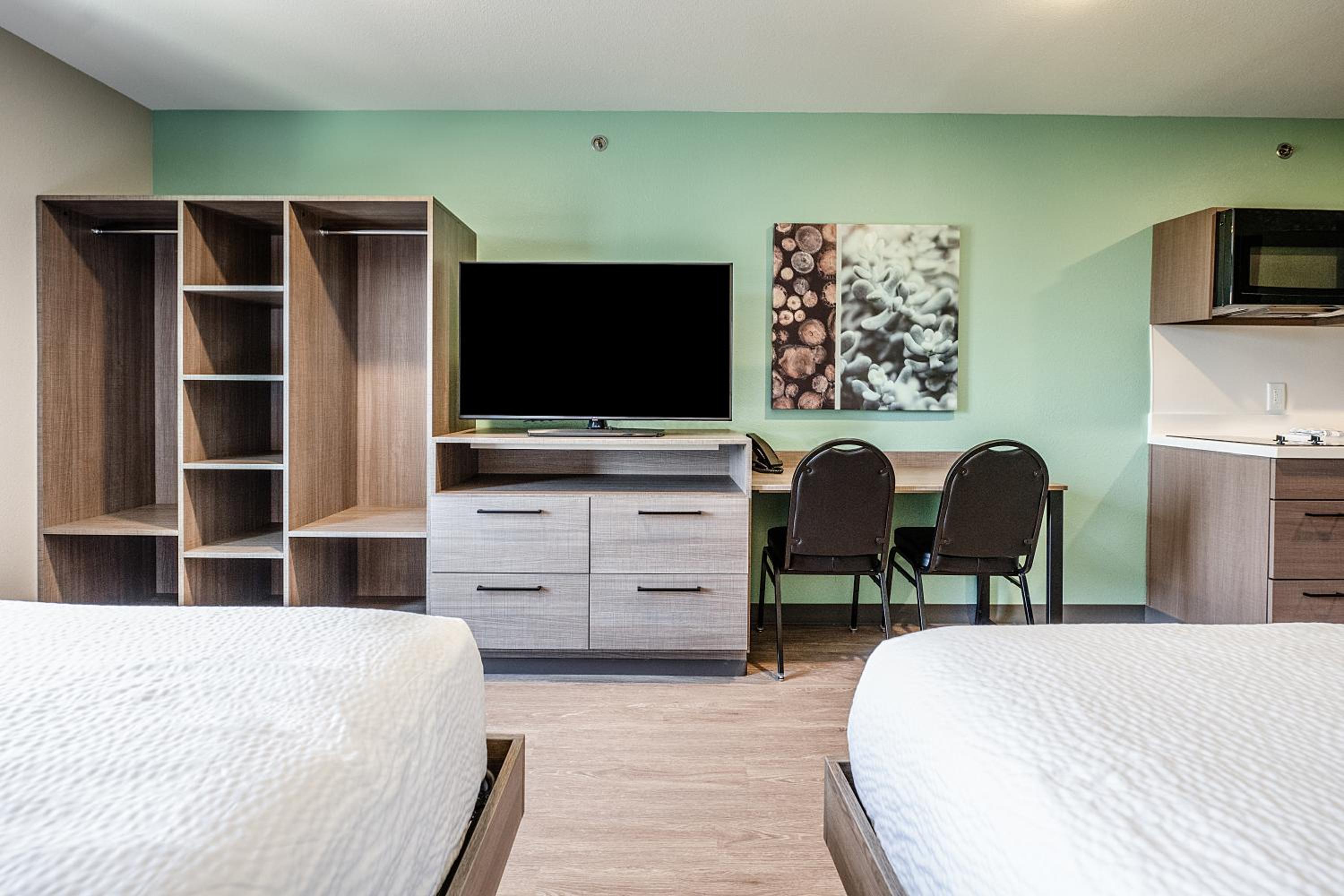Suite with Two Queen Beds - Non-Smoking - Photo 7