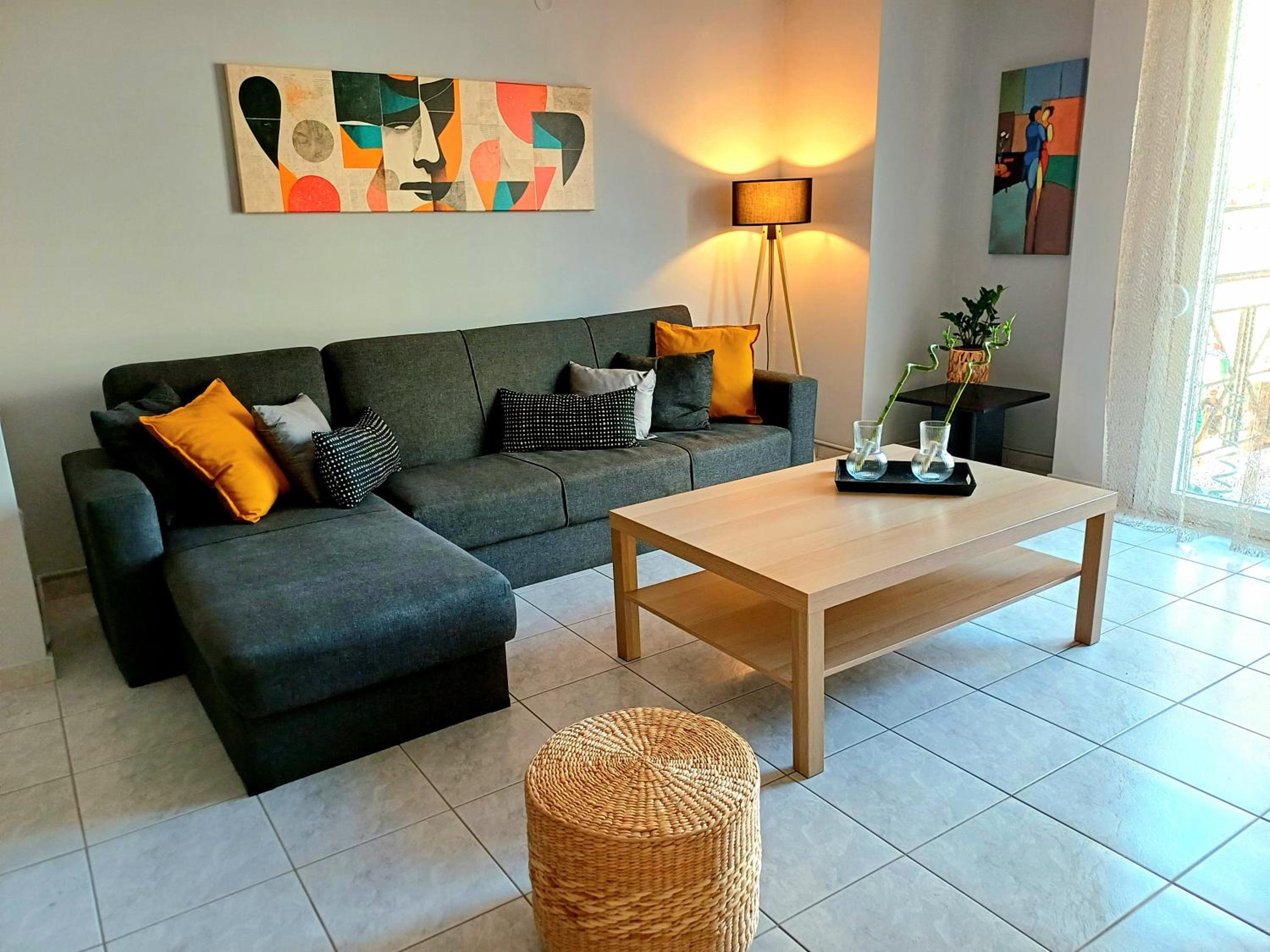 One-Bedroom Apartment photo 1