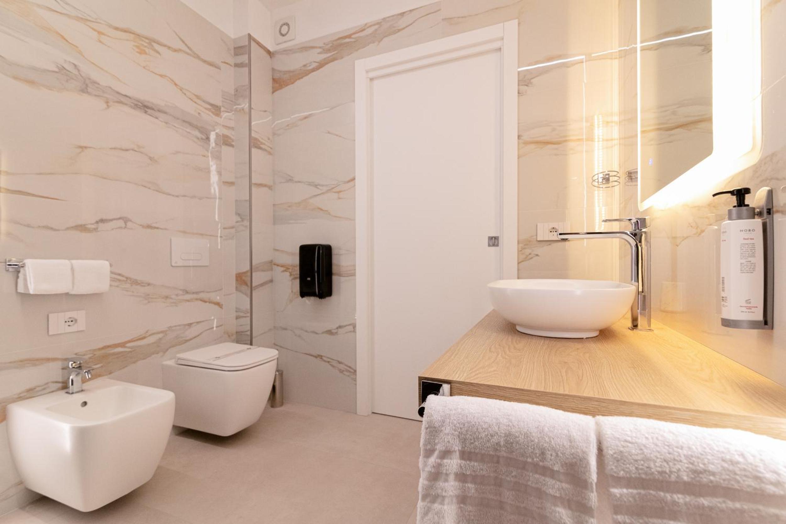 Double Room - Photo 11
