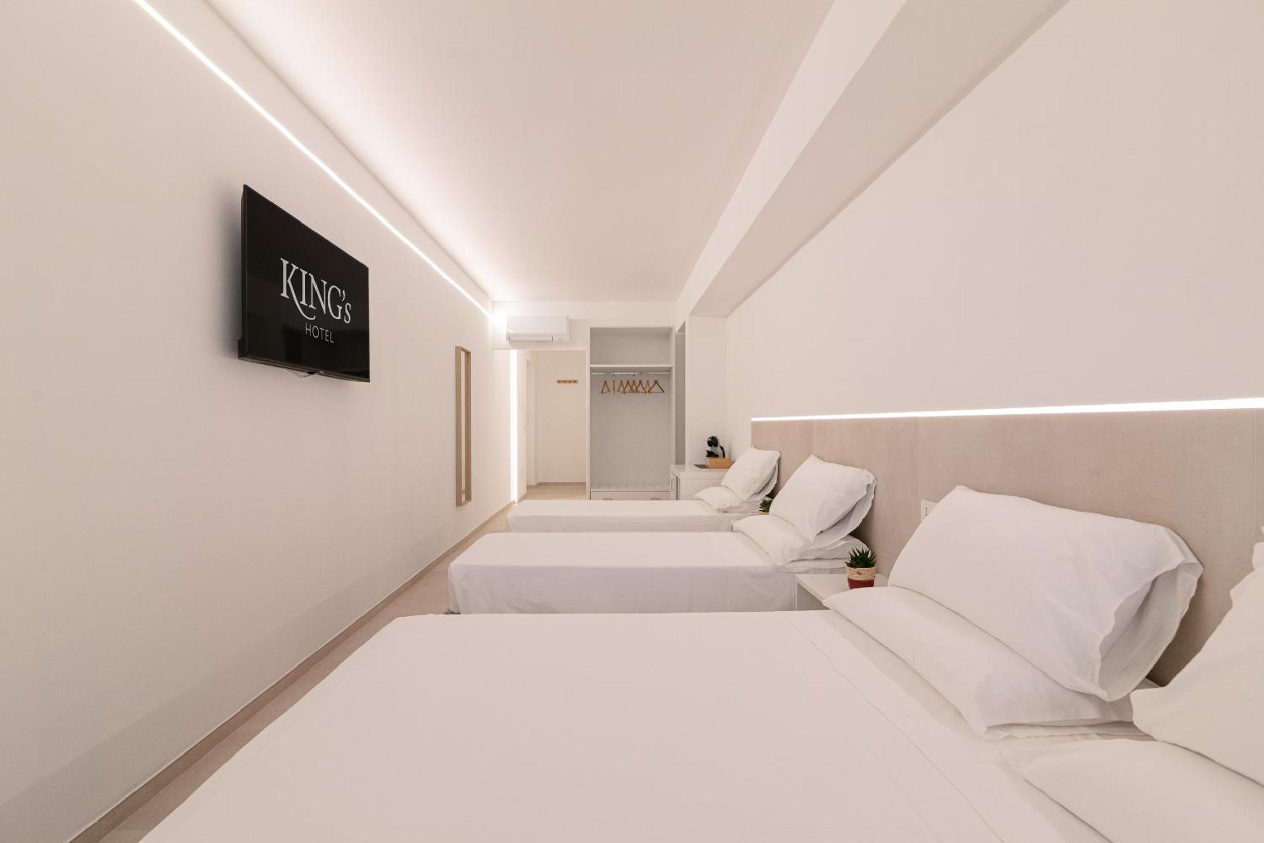 Quadruple Room - Photo 5