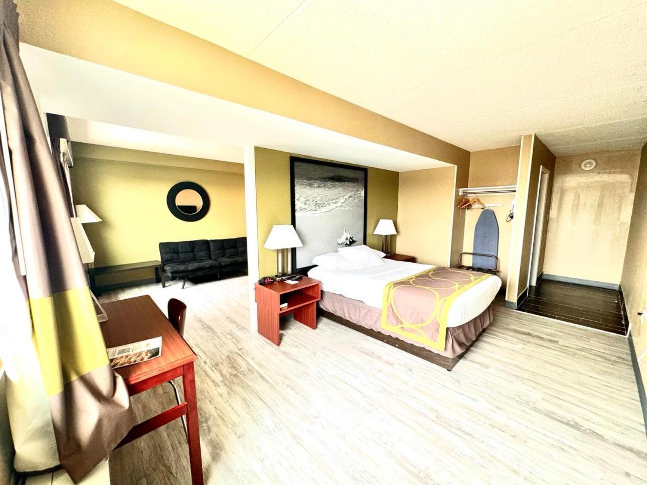Queen Suite With Kitchenette - Non-Smoking