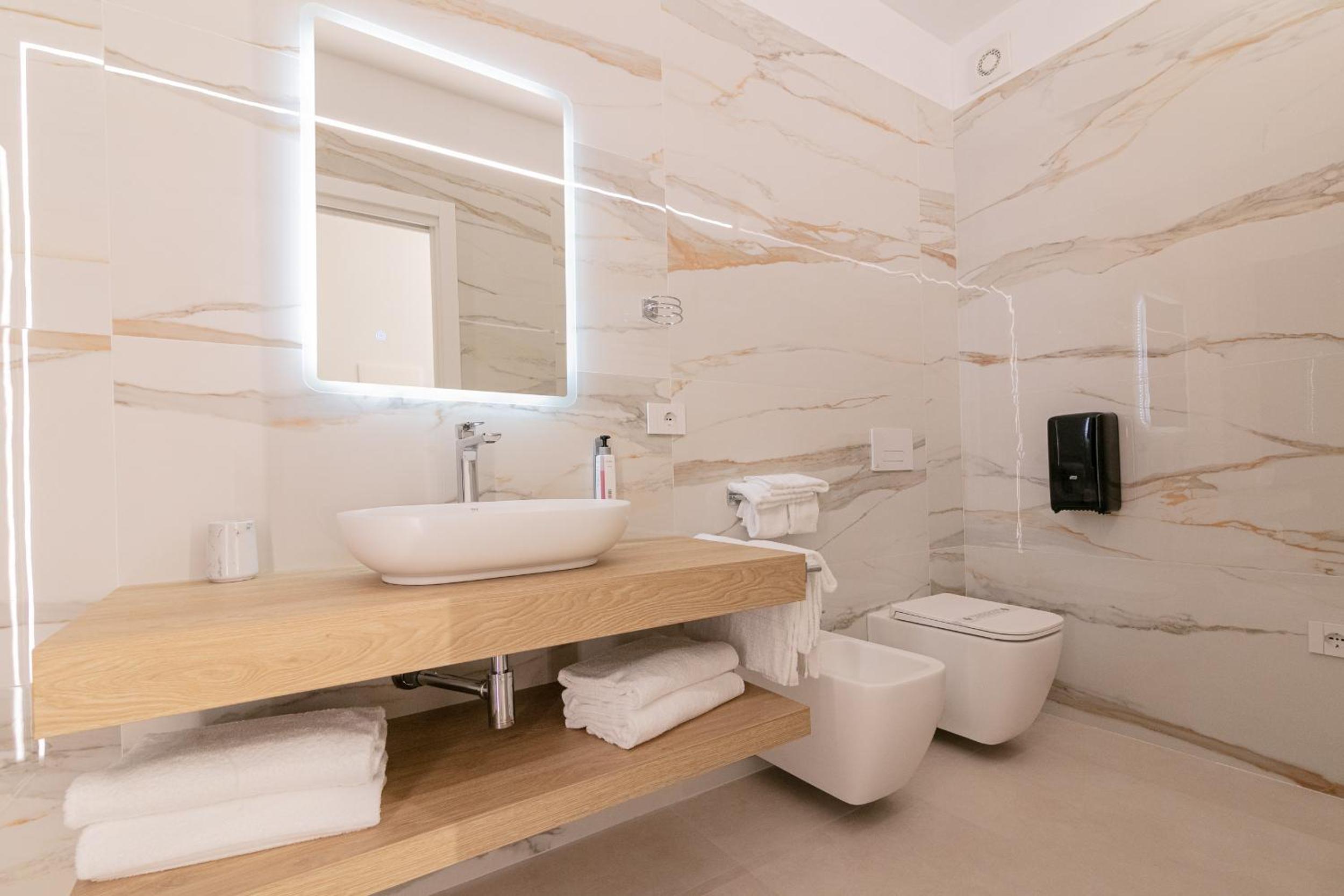 Quadruple Room - Photo 6