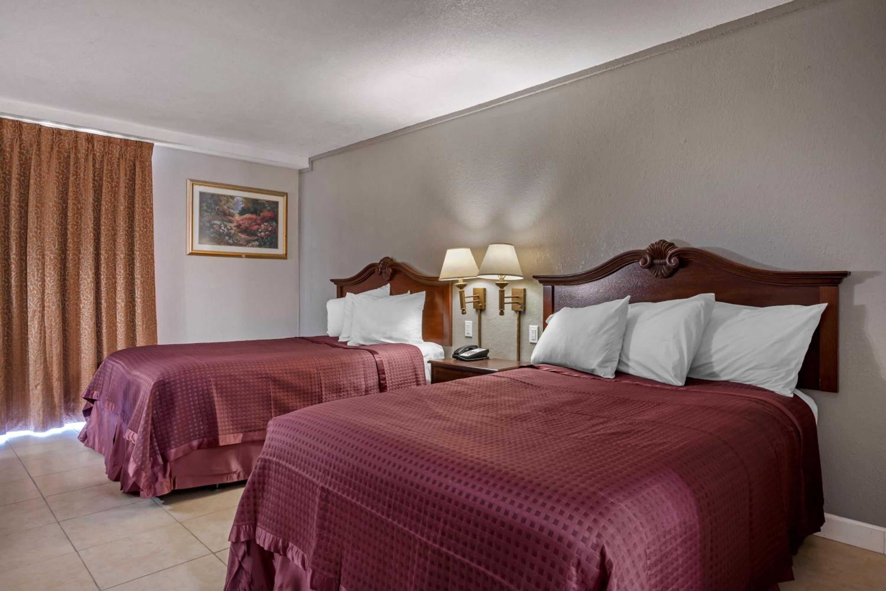 Double Room with Two Double Beds - Disability Access/Non-Smoking - Photo 1