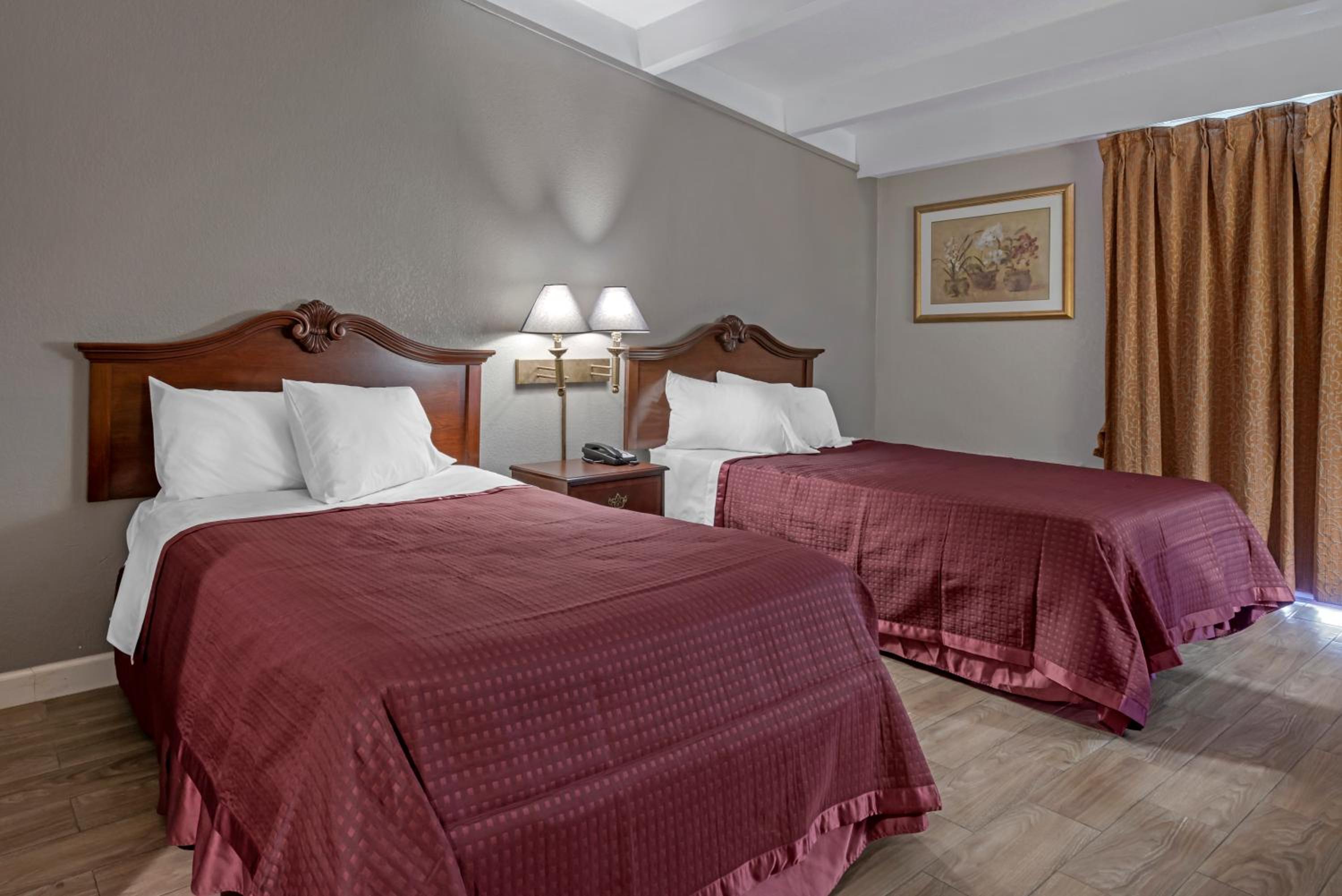 Double Room with Two Double Beds - Disability Access/Non-Smoking - Photo 3