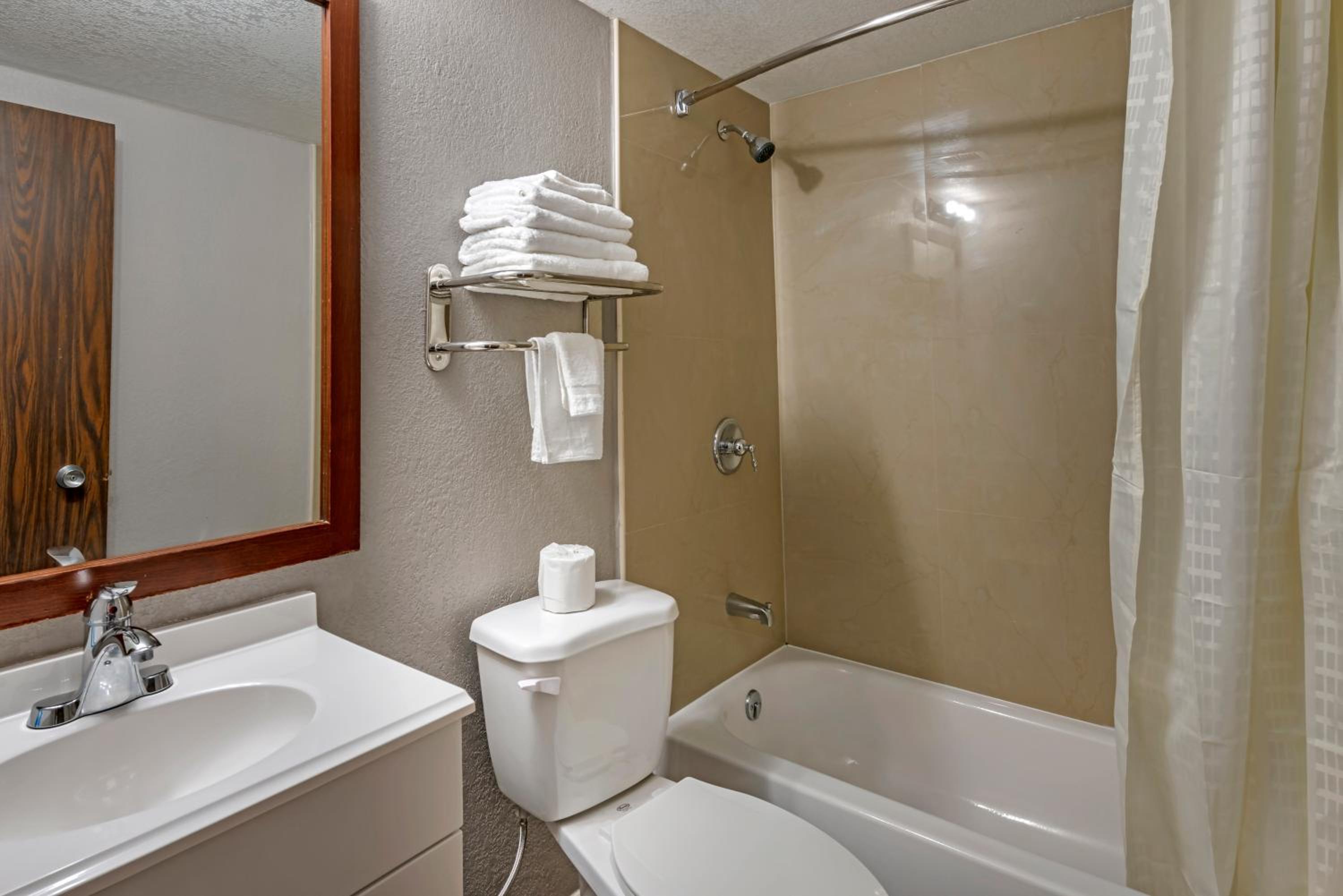 King Room - Non-Smoking - Photo 2