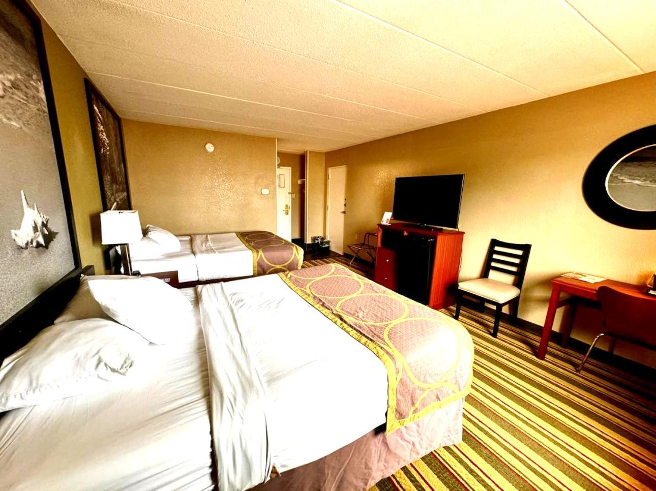 Double Room With Two Double Beds - Pet Friendly/Non-Smoking