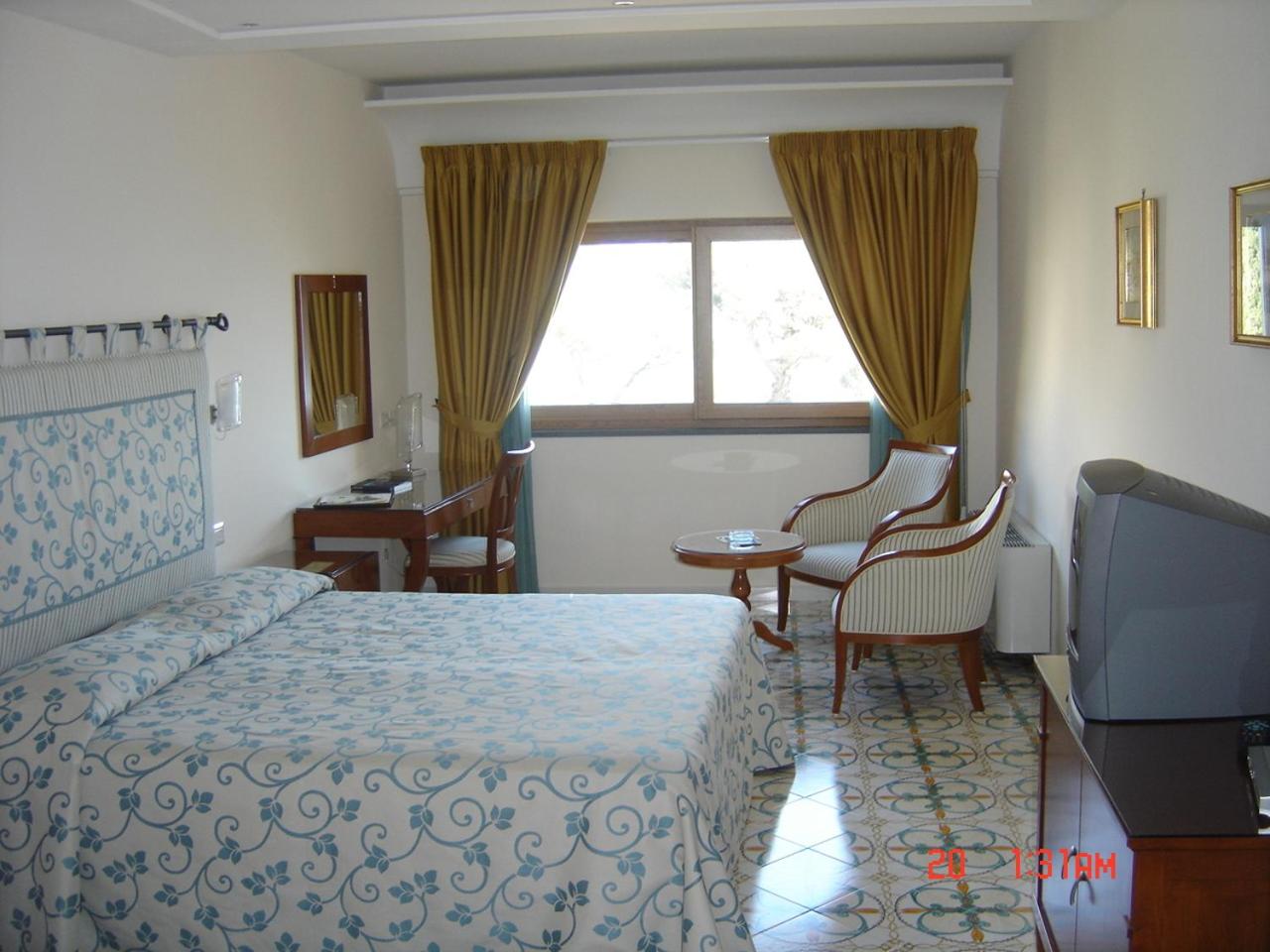 Superior Double Room with Sea View - Photo 17
