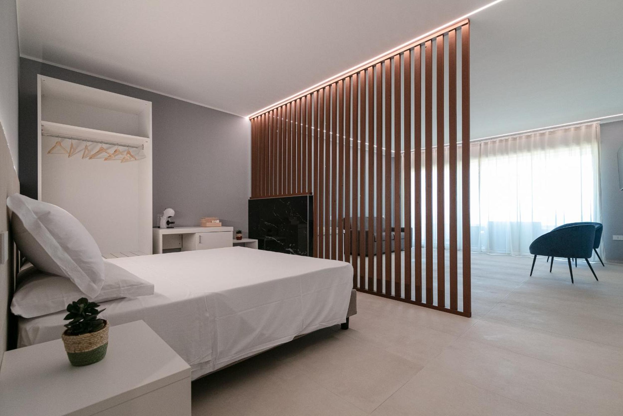 Suite with Spa Bath - Photo 17