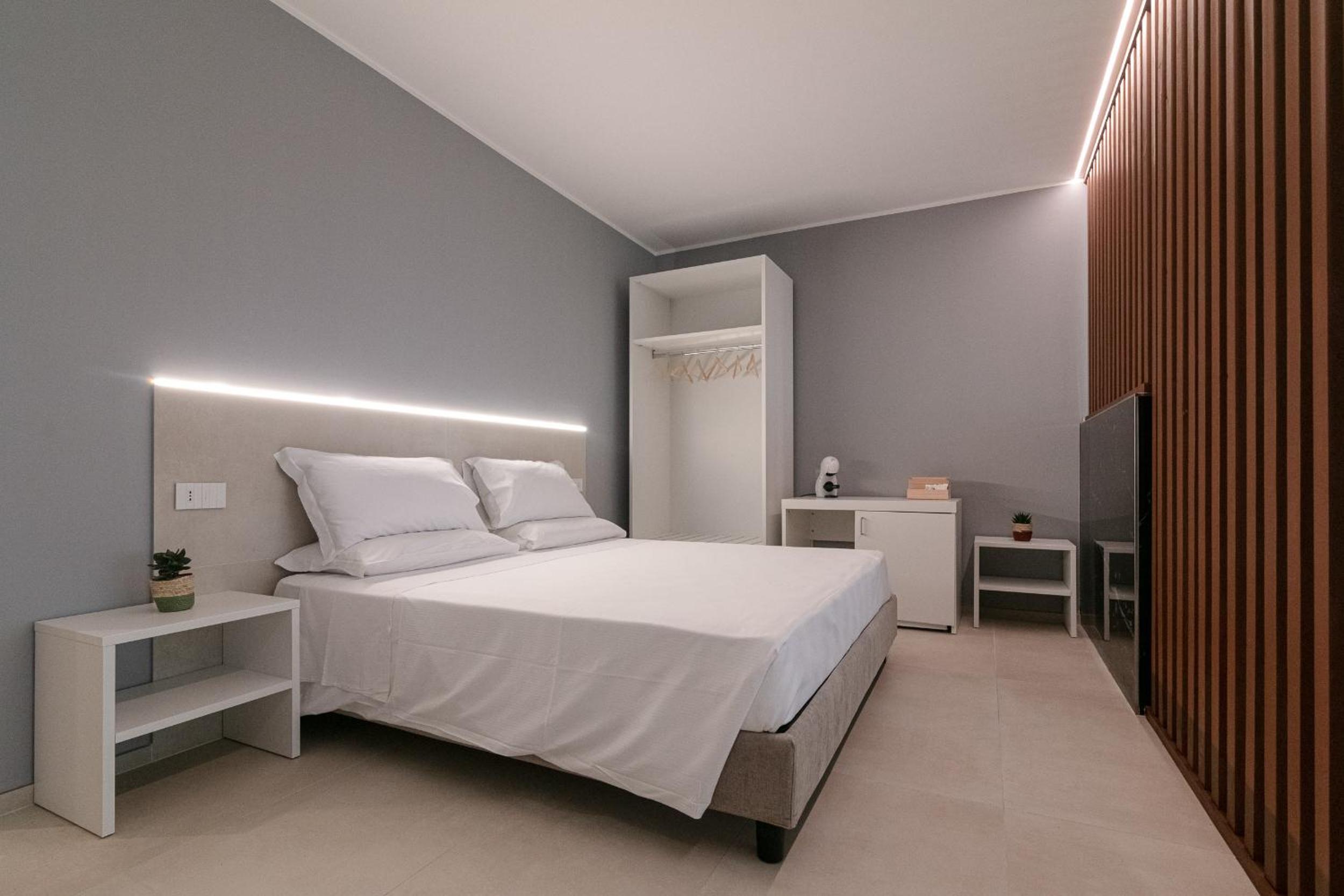 Suite with Spa Bath - Photo 16