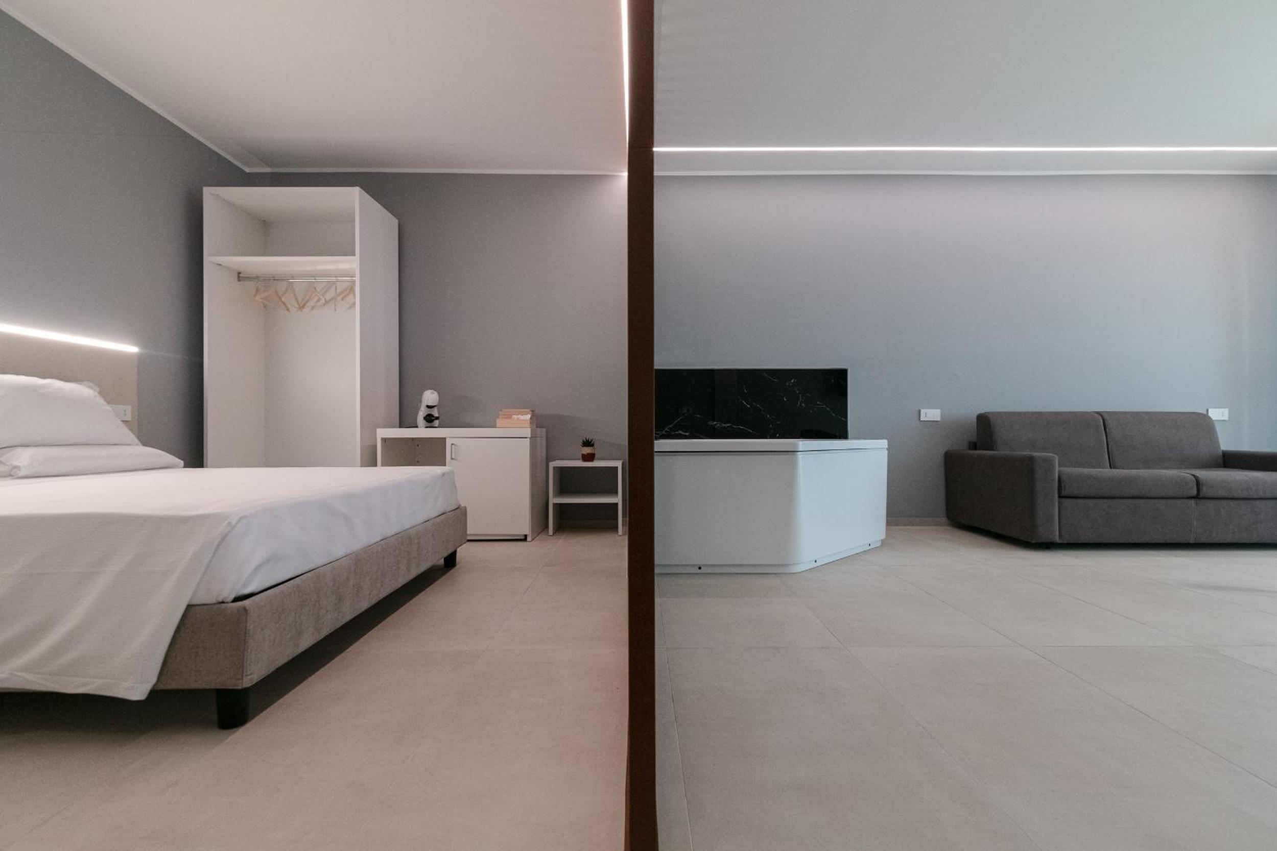 Suite with Spa Bath - Photo 15